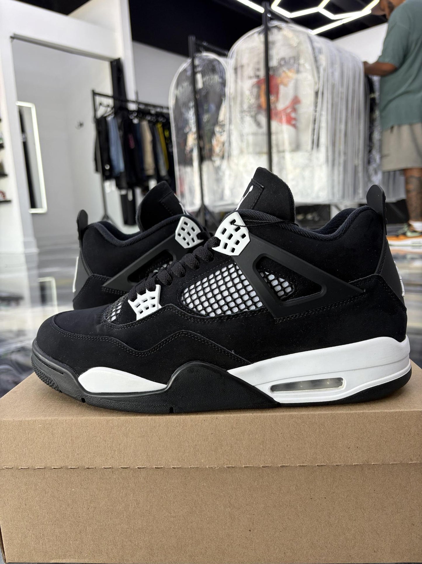 Jordan 4 "White Thunder" Used Size 12