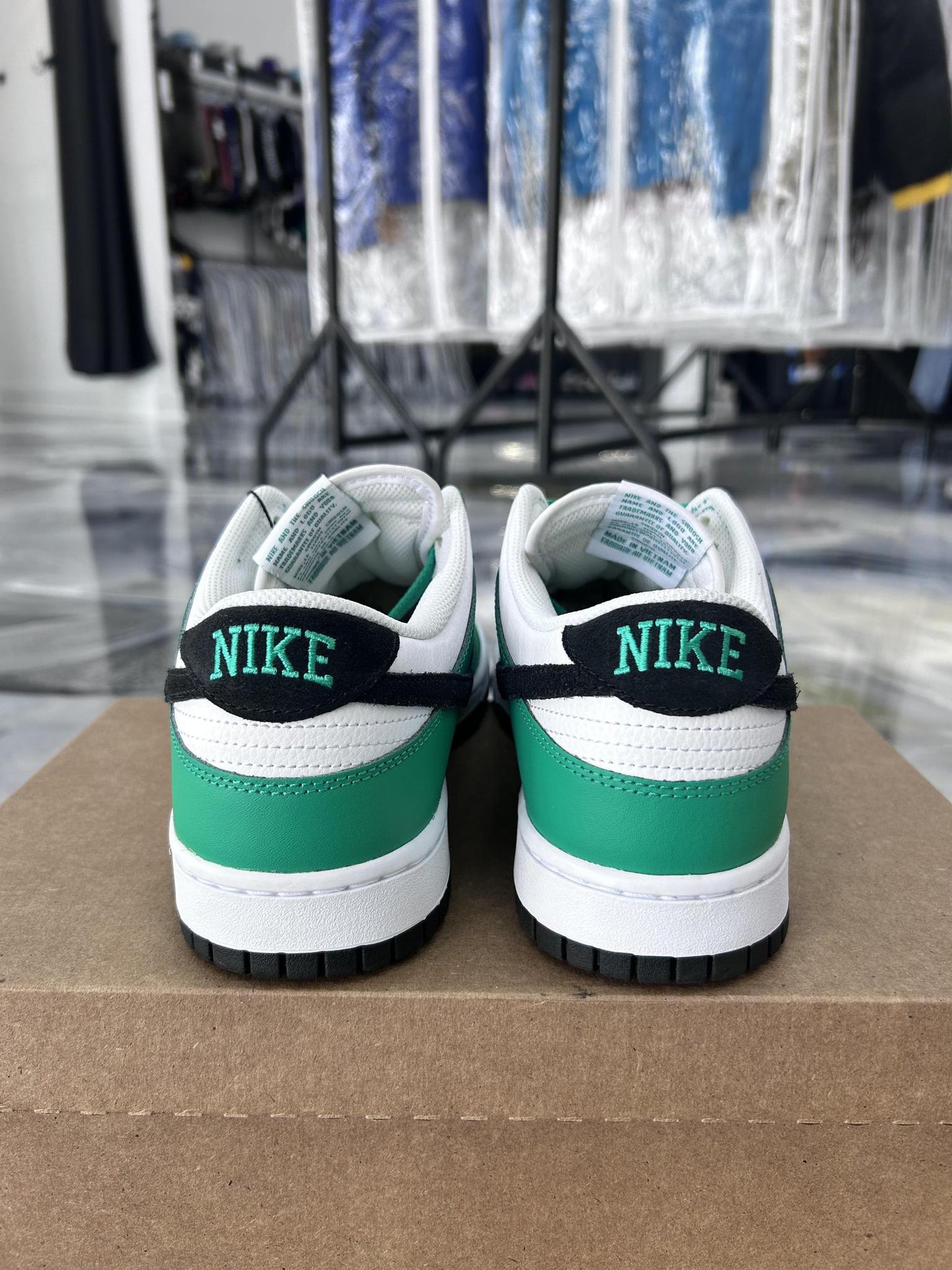 Nike Dunk Low "Lucky Green" Used Size 10.5