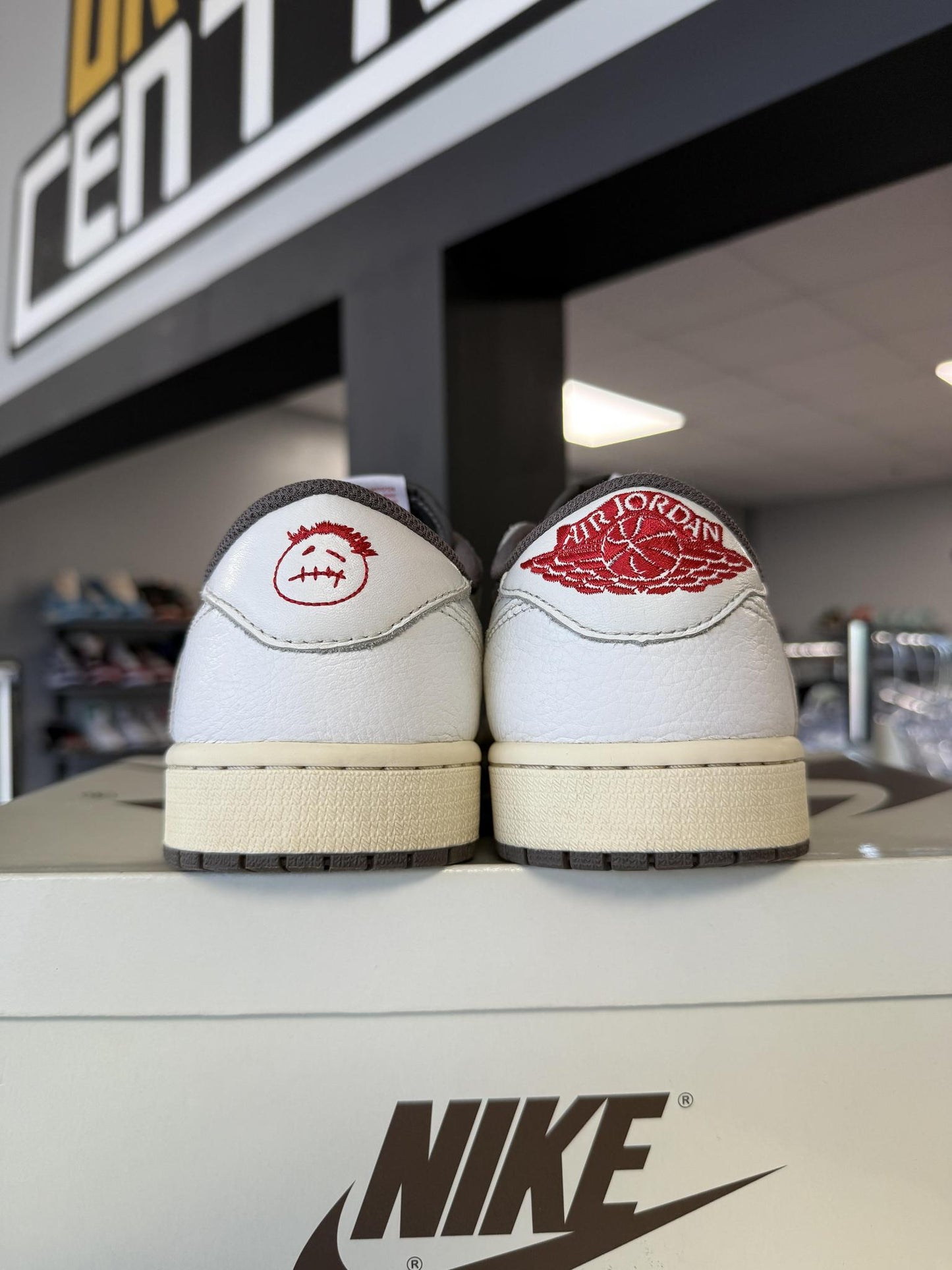 Jordan 1 Low x Travis Scott "Reverse Mocha" Used Size 8.5