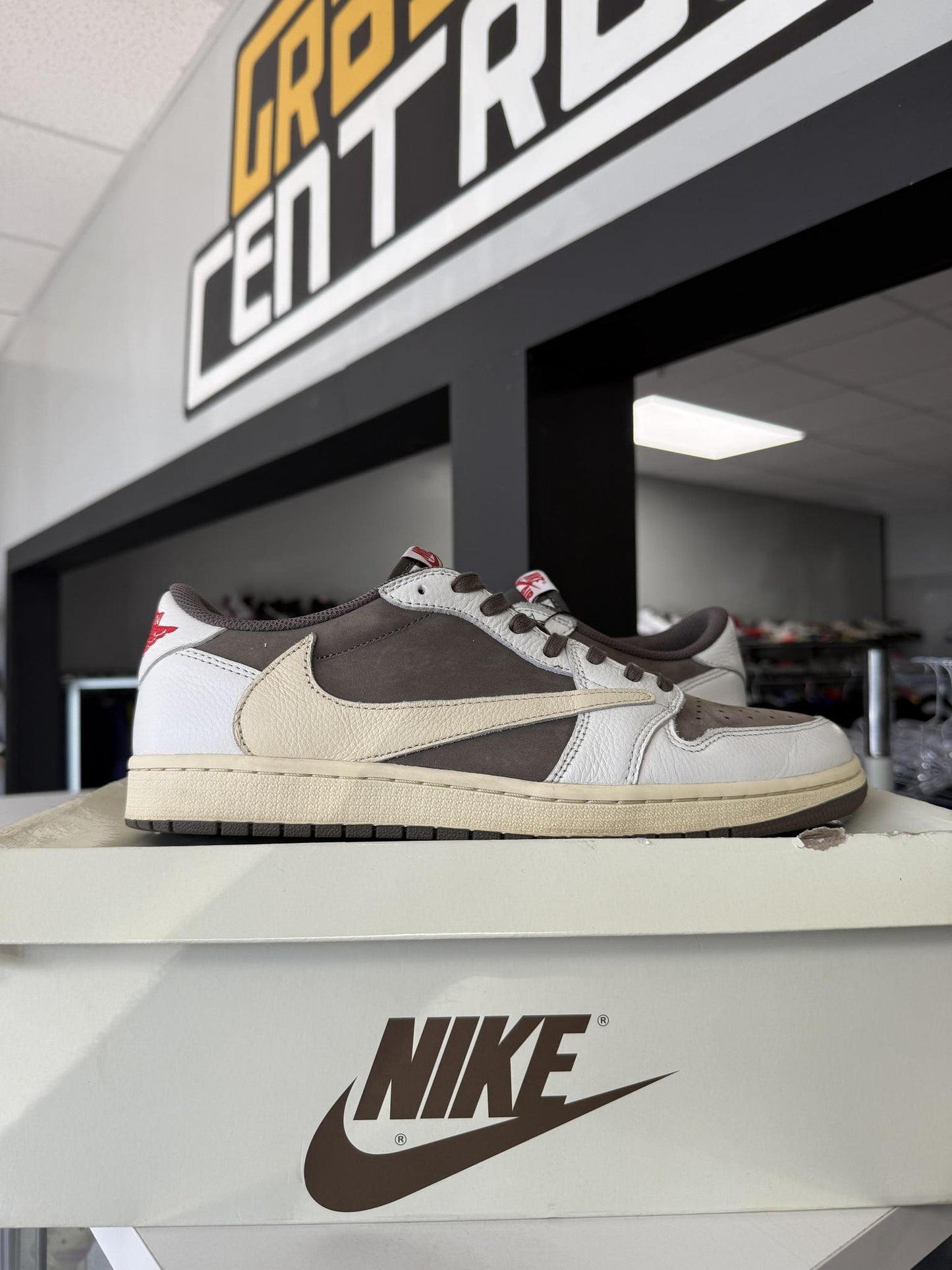 Jordan 1 Low Travis Scott "Reverse Mocha" Used Size 11.5