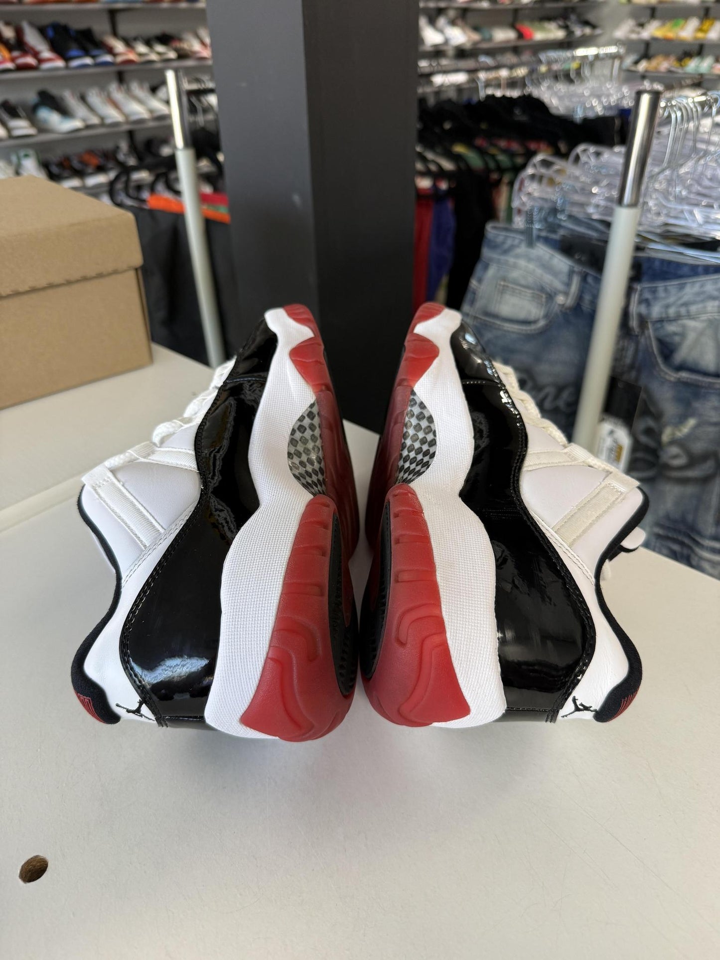 Jordan 11 Low "Concord Bred" Used Size 9.5