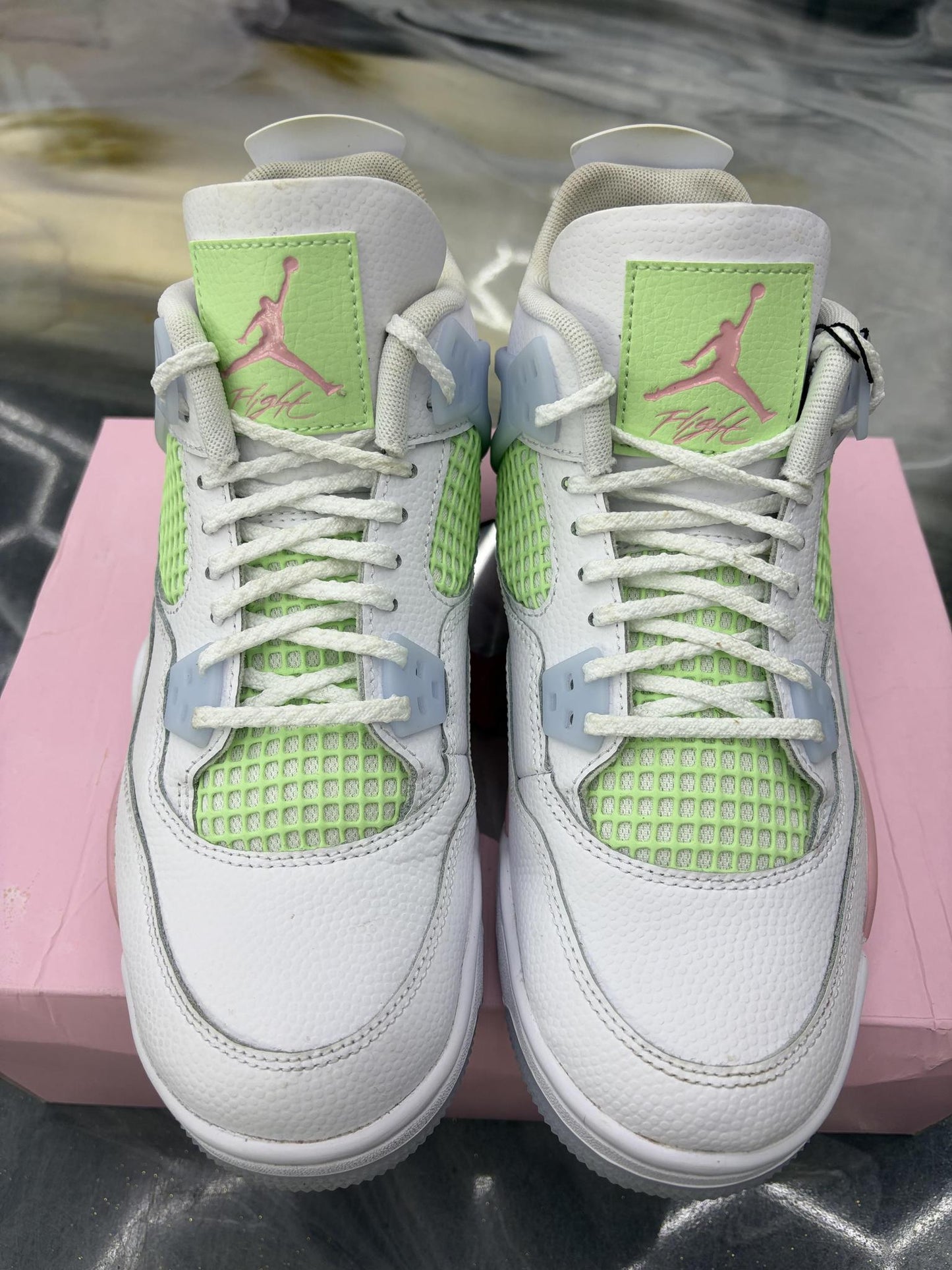 Jordan 4 "Valentines Day" Used Size 7Y/8.5W