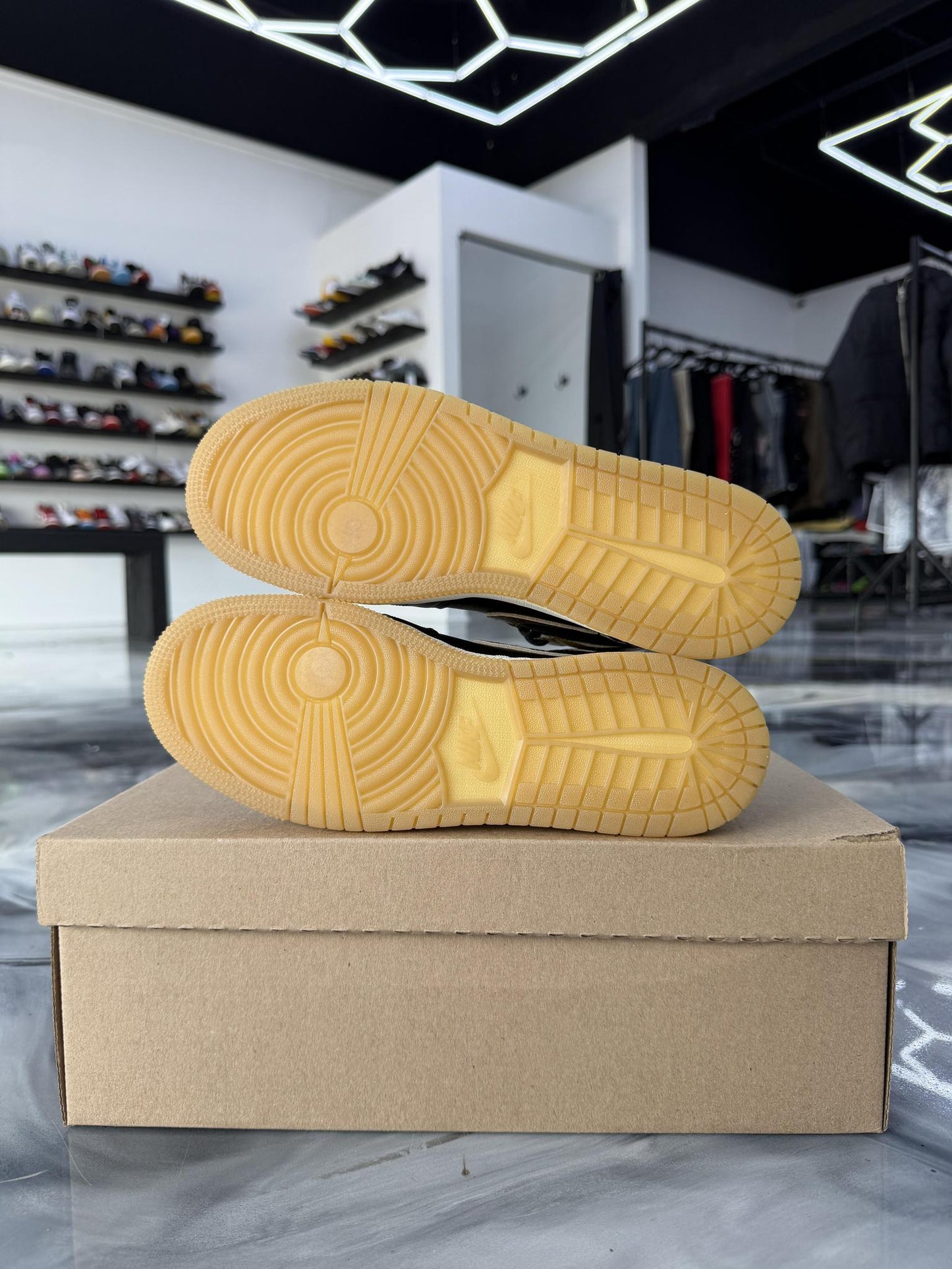 Jordan 1 High Metallic Gold Used Size 6.5Y