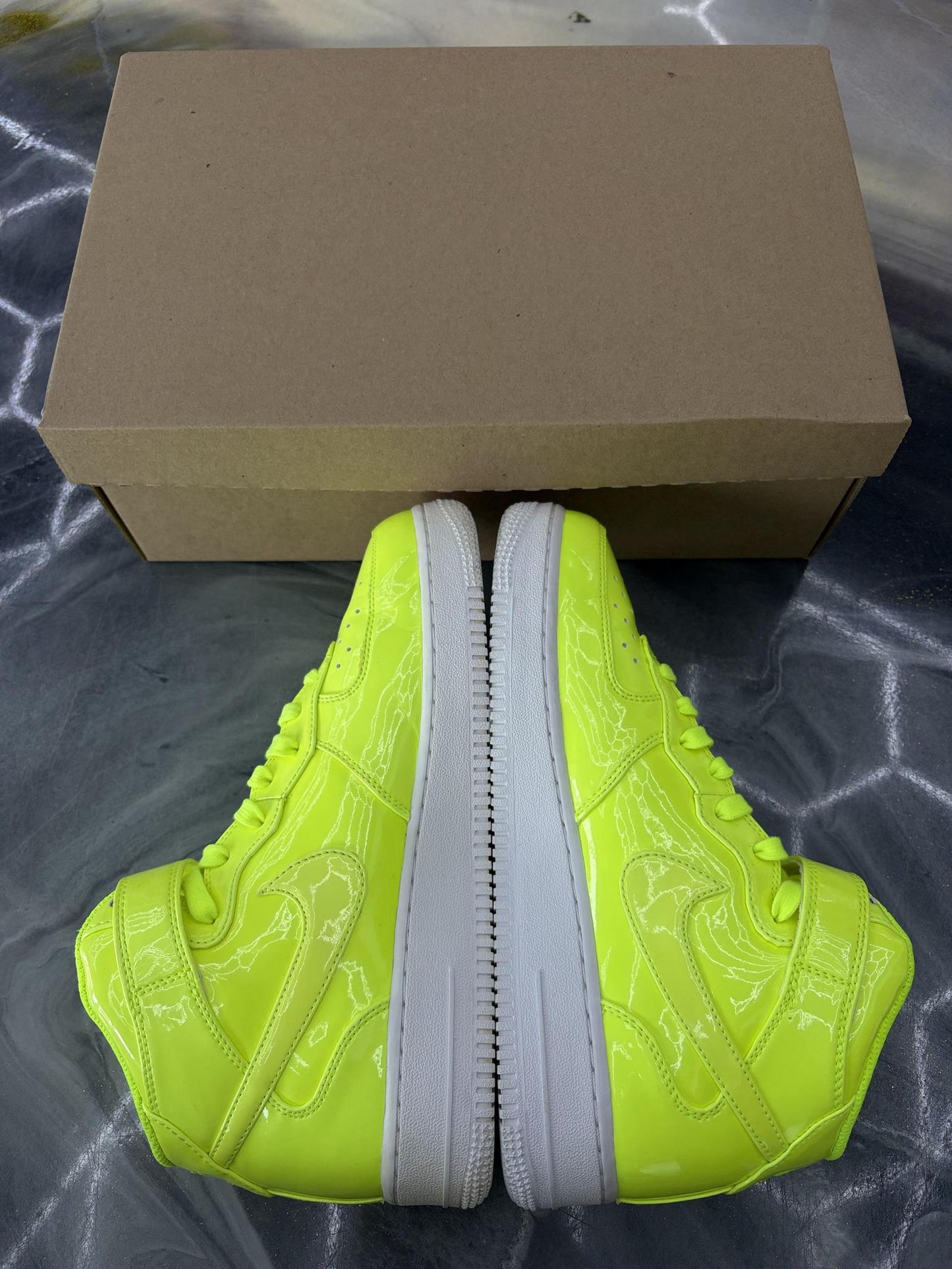 Nike Air Force 1 Mid "Volt White" Used Size 8