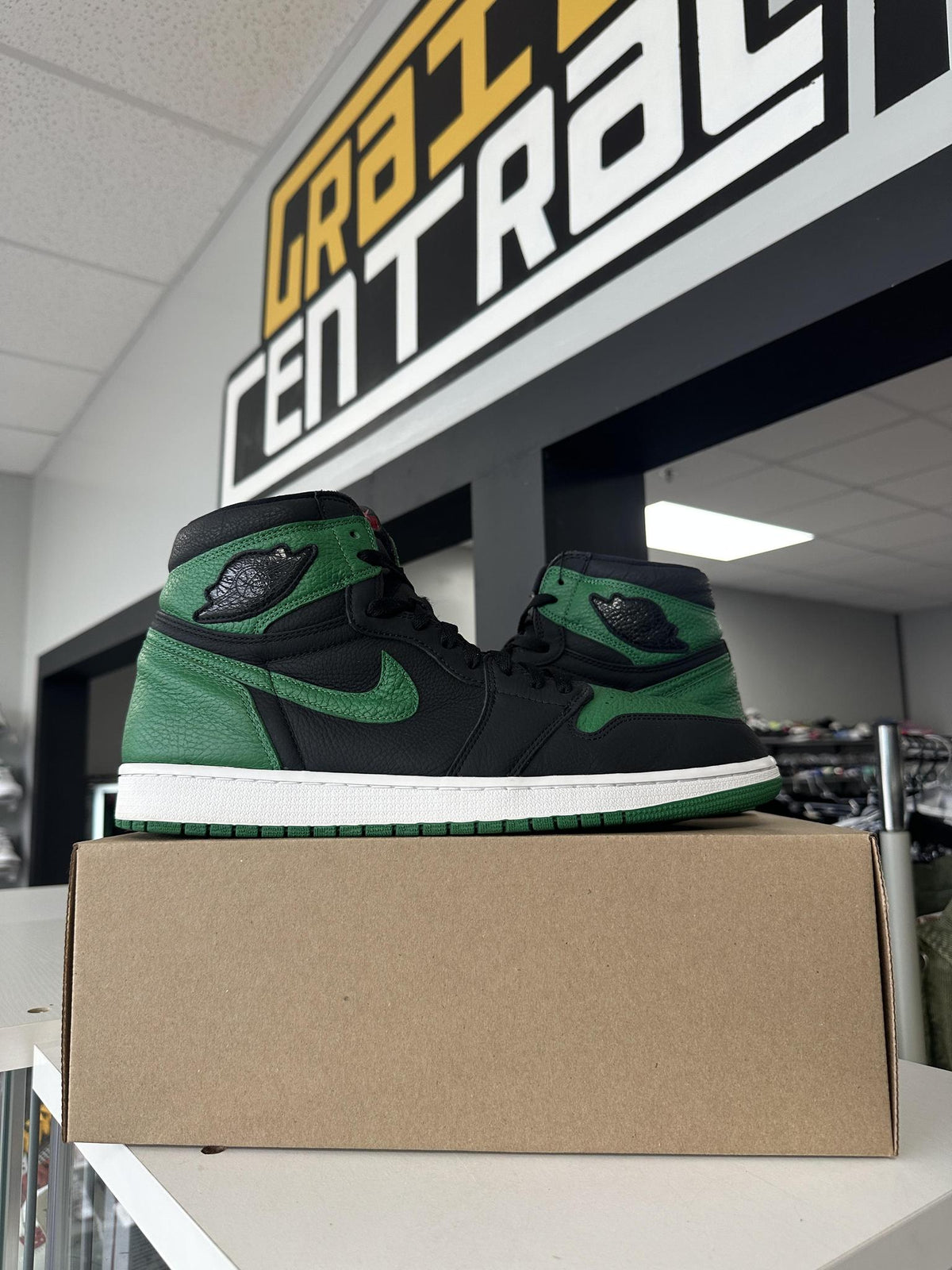 Jordan 1 "Pine Green 2.0" Used Size 14