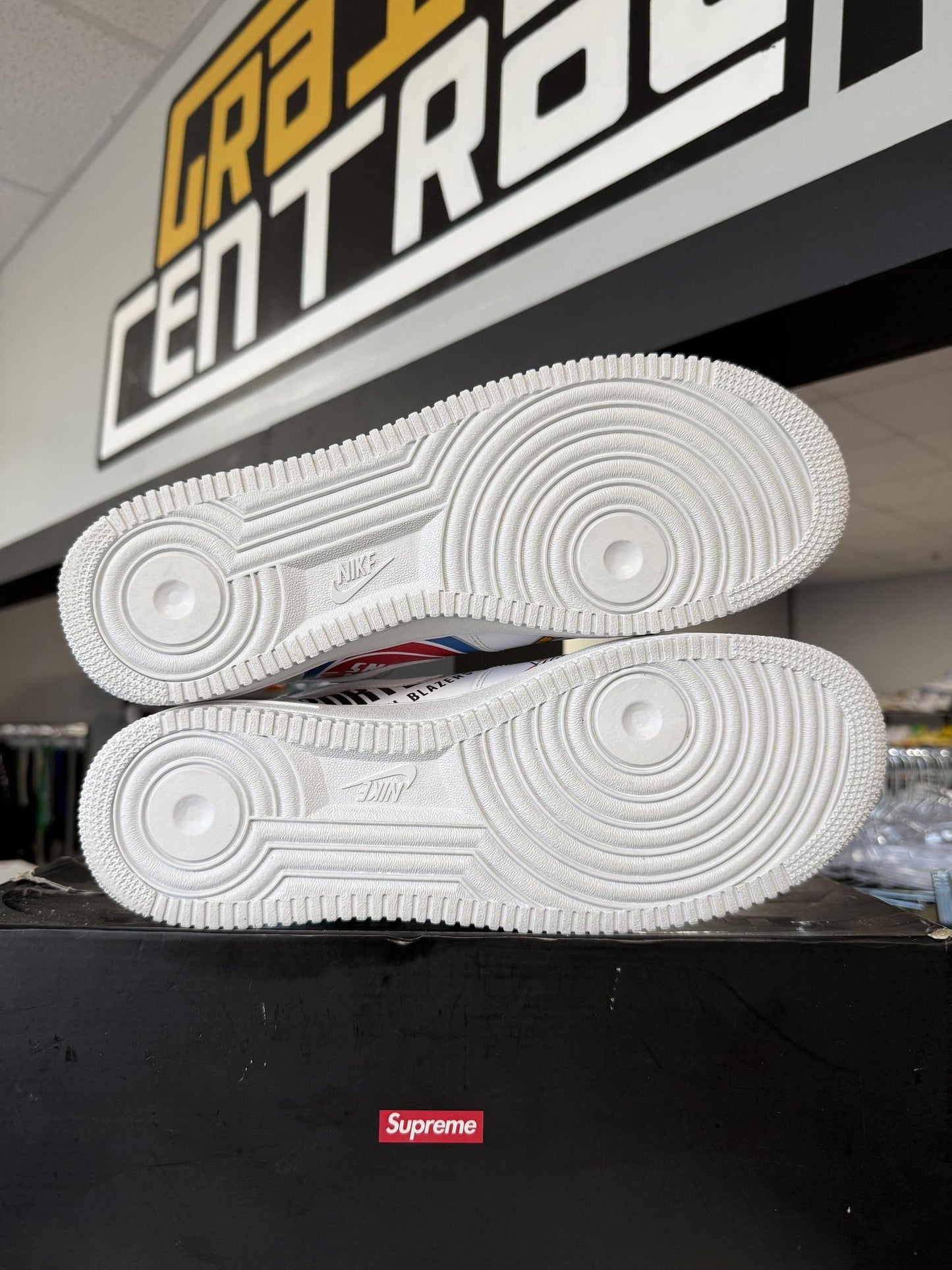 Nike AF1 Mid x Supreme "White" Used Size 12