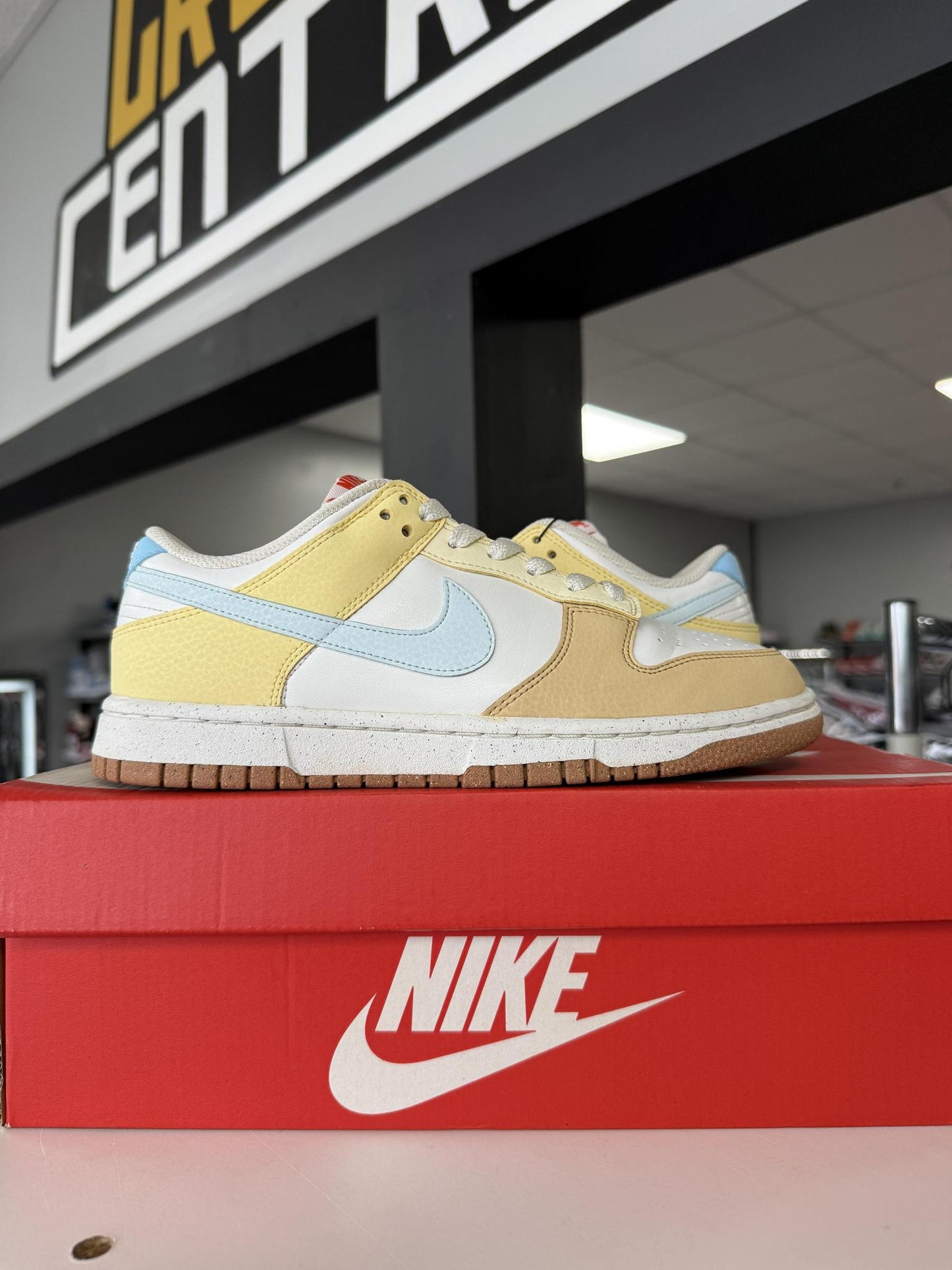 Dunk Low "Soft Yellow" Used Size 6.5Y/8W