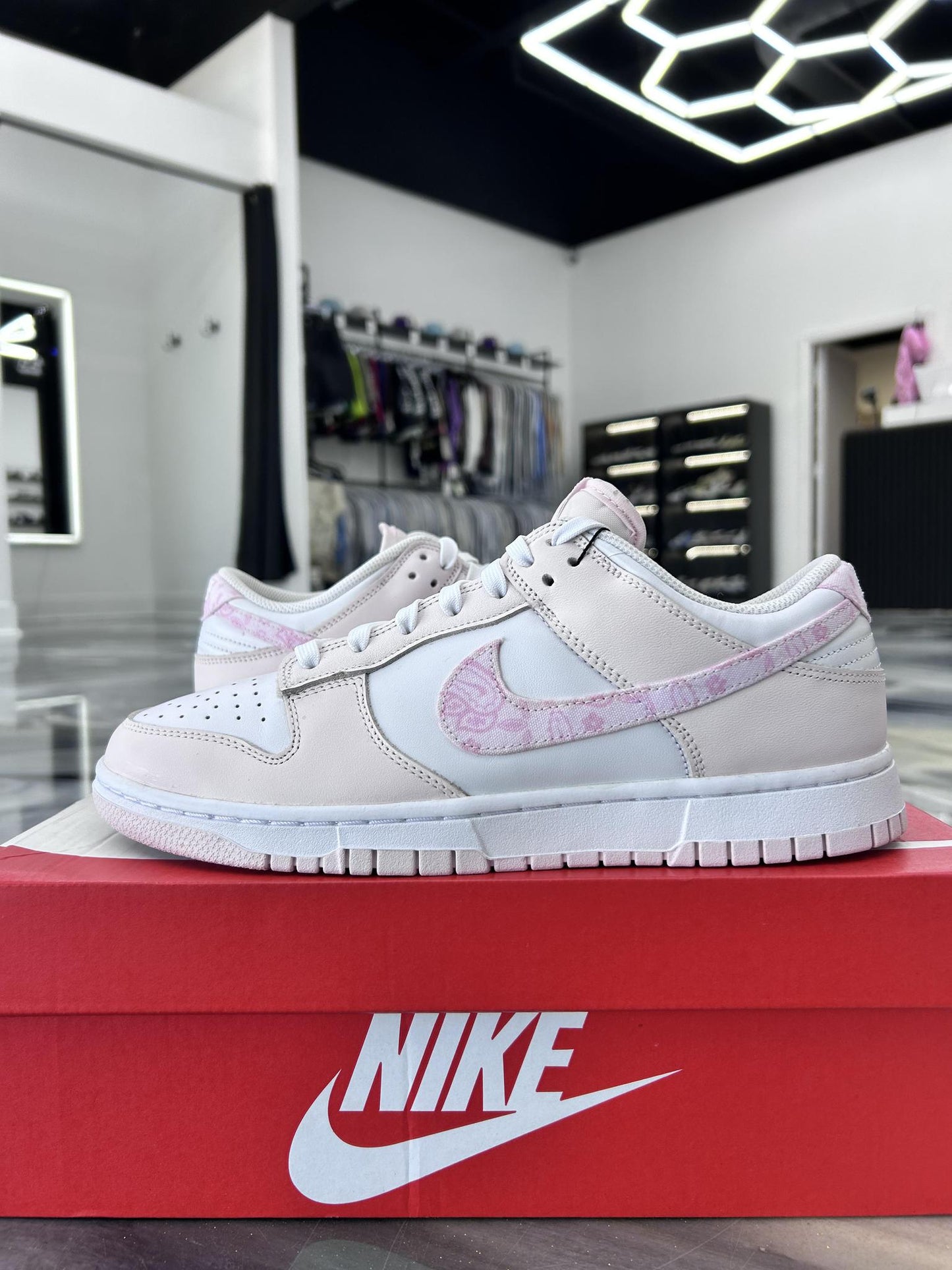 Nike Dunk Low "Pink Paisley" Used Size 9.5