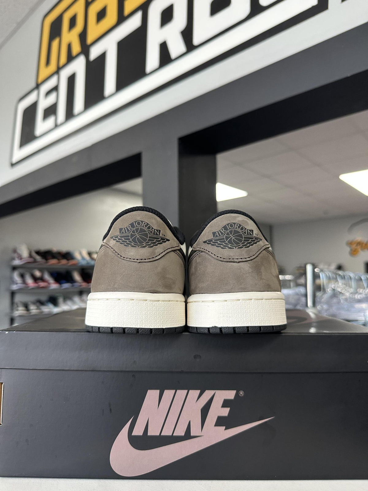 Jordan 1 Low Mocha Used