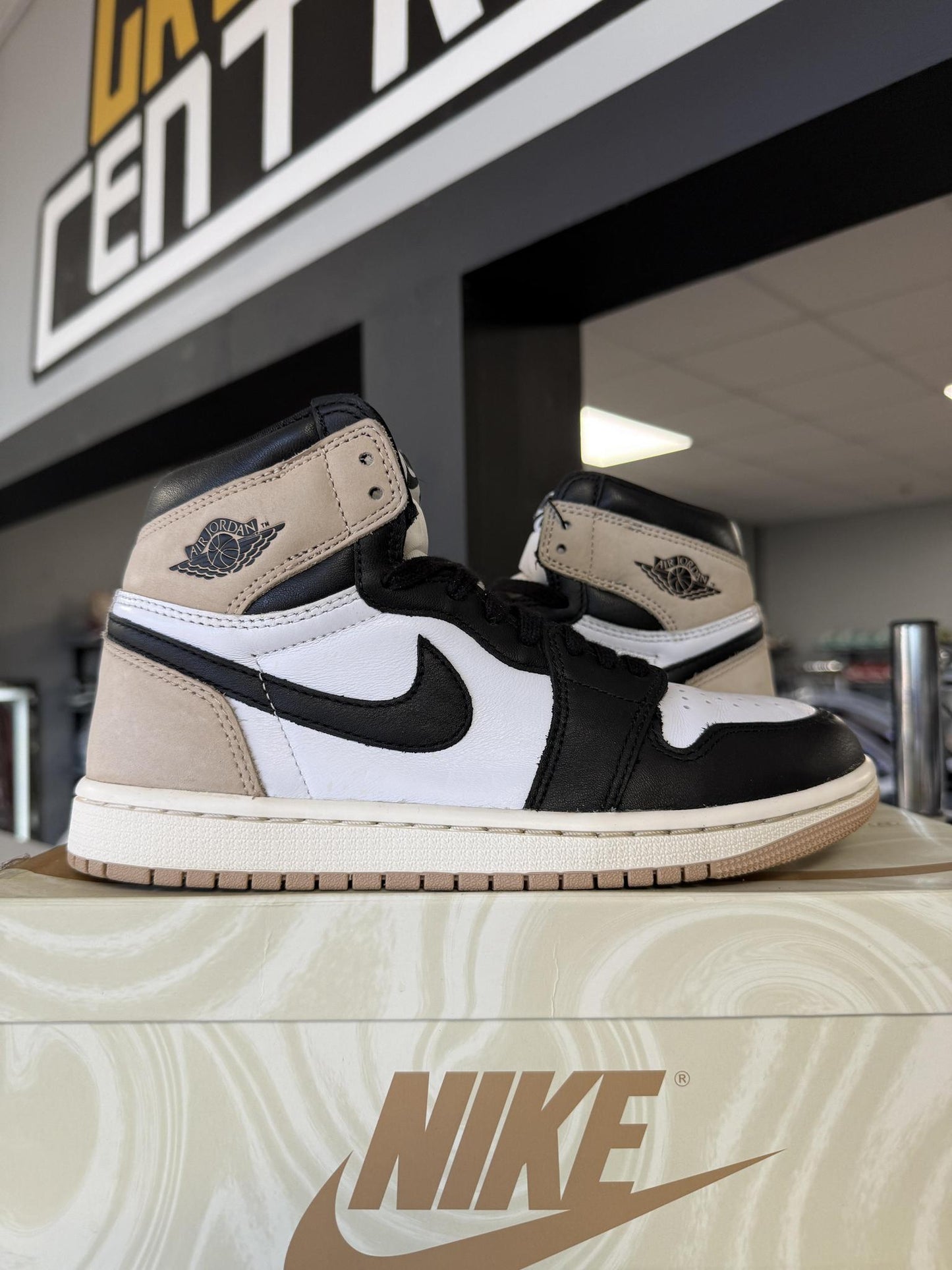 Jordan 1 Latte Used Size 5.5Y/7W