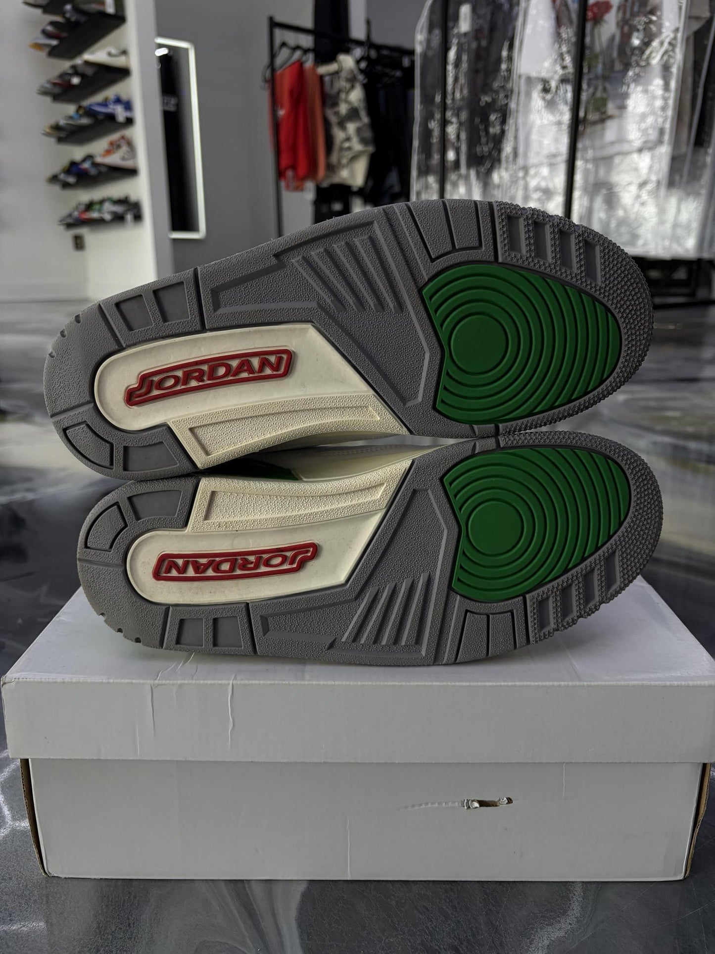 Jordan 3 "Lucky Green" Used Size 10.5W/9M