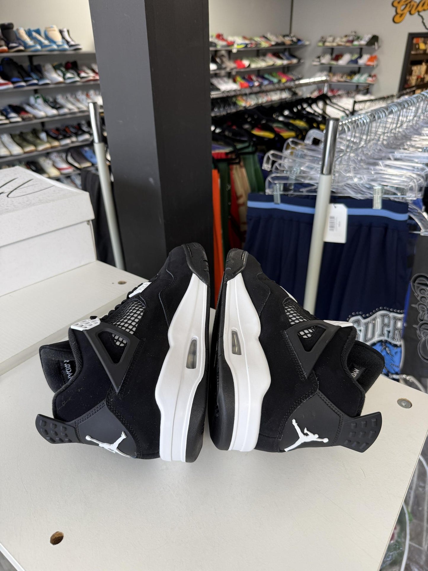 Jordan 4 "White Thunder" Used Size 9