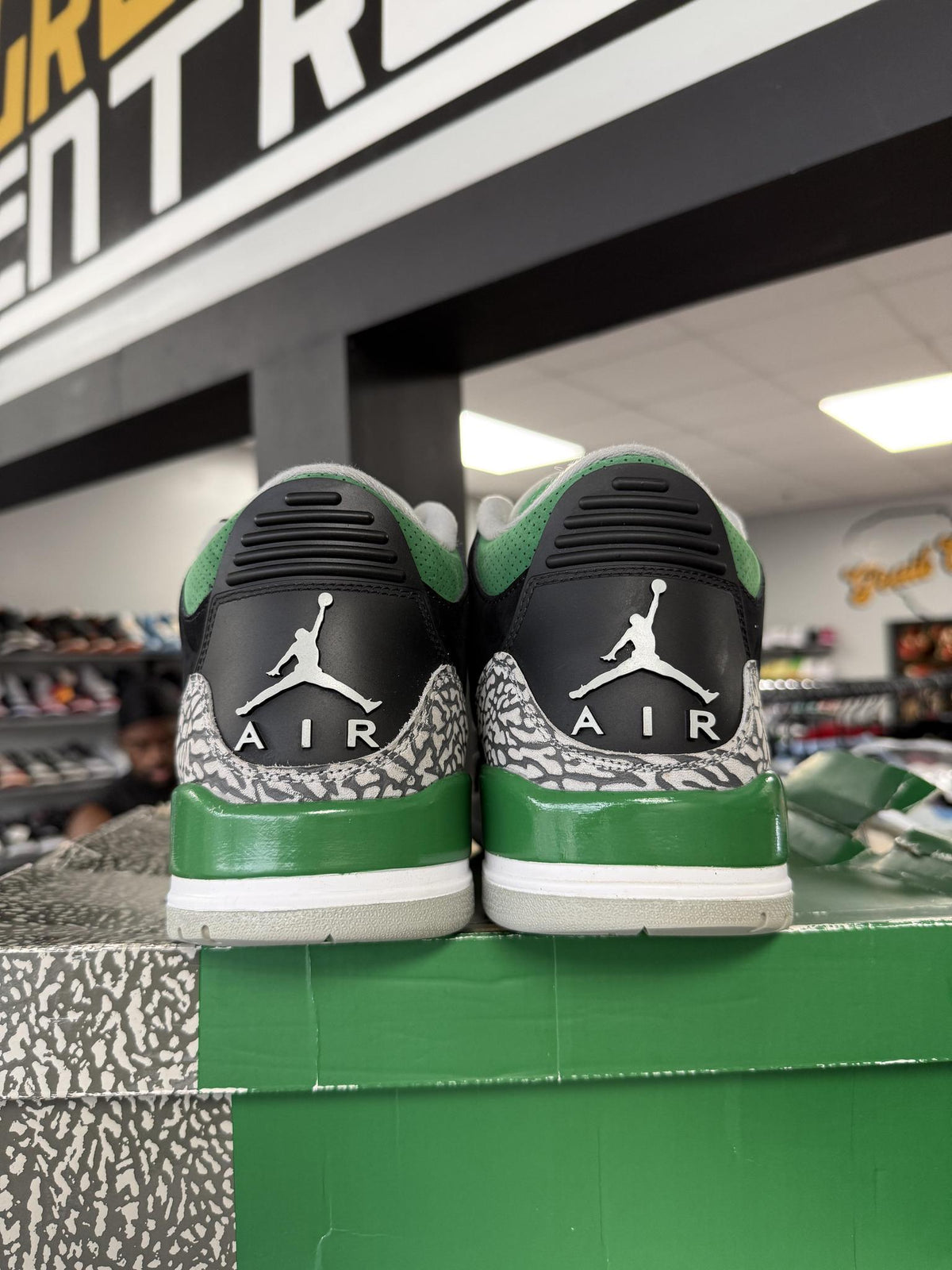 Jordan 3 "Pine Green" Used Size 13
