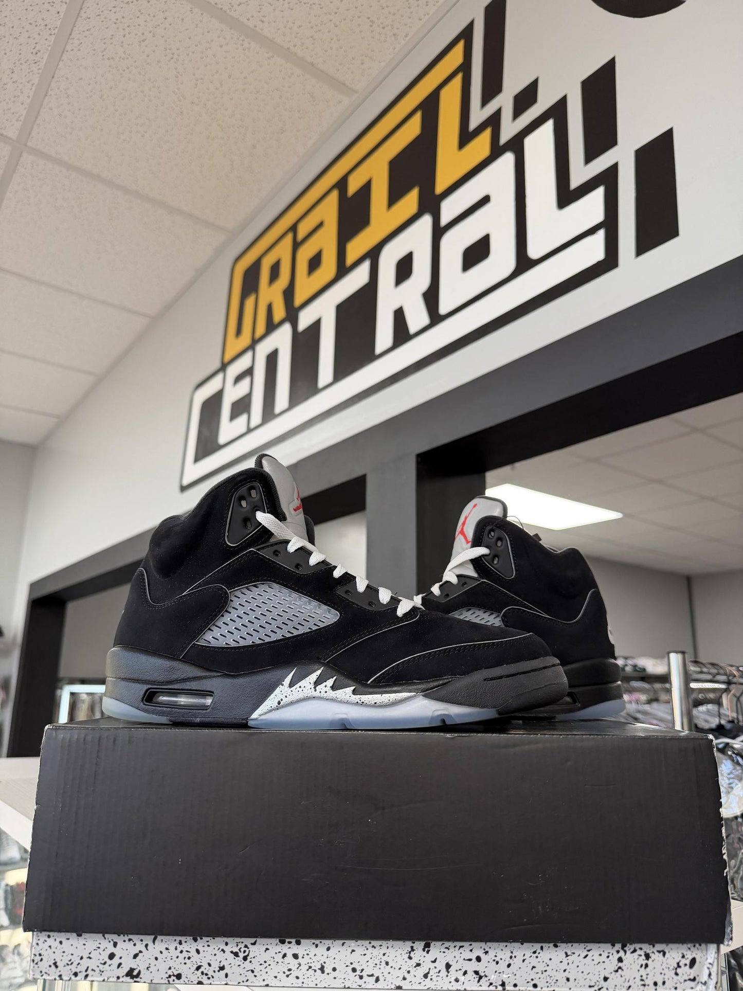 Jordan 5 "Metallic Reimagined" Used Size 10