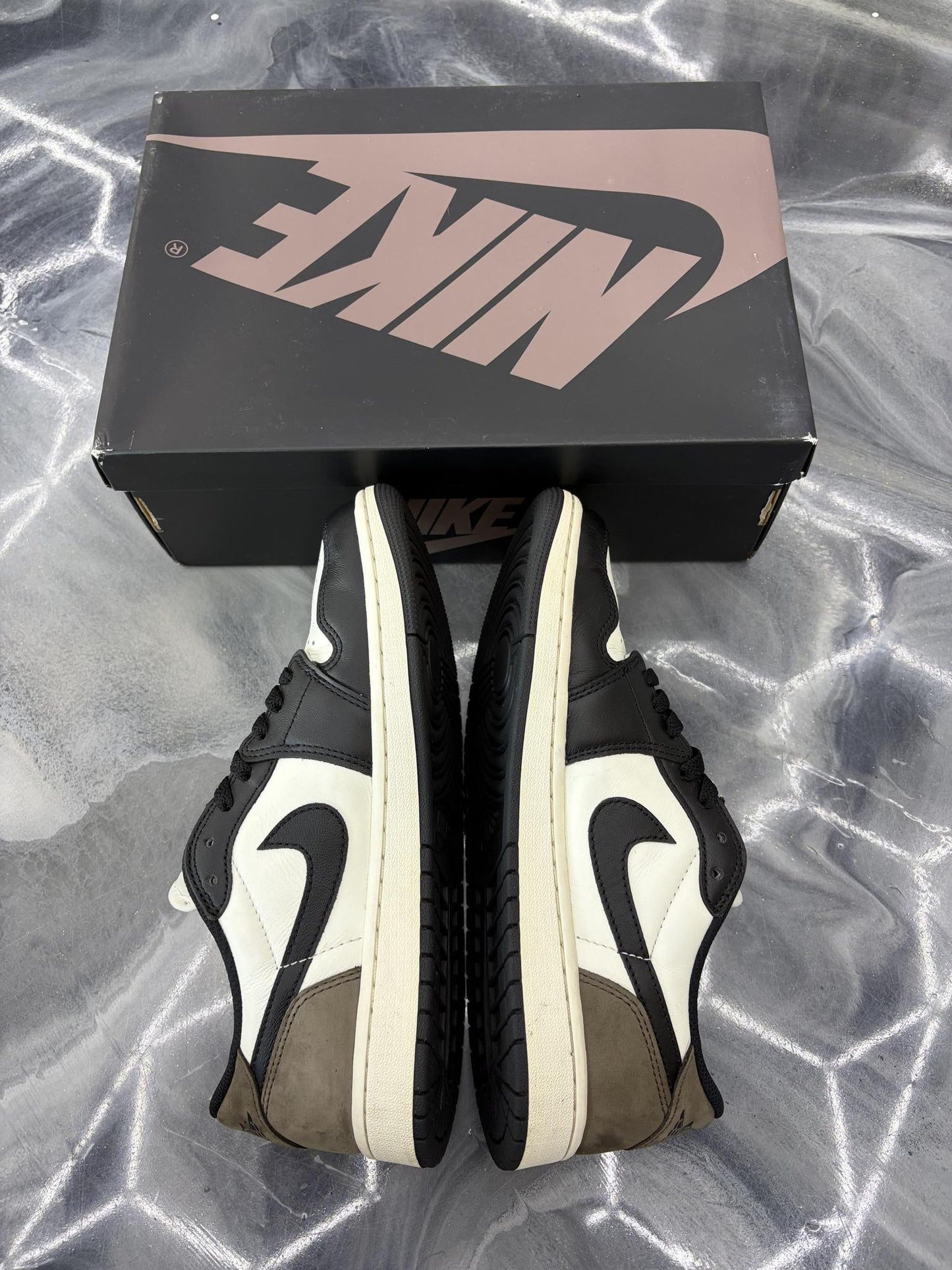 Jordan 1 Low "Mocha" Used Size 9