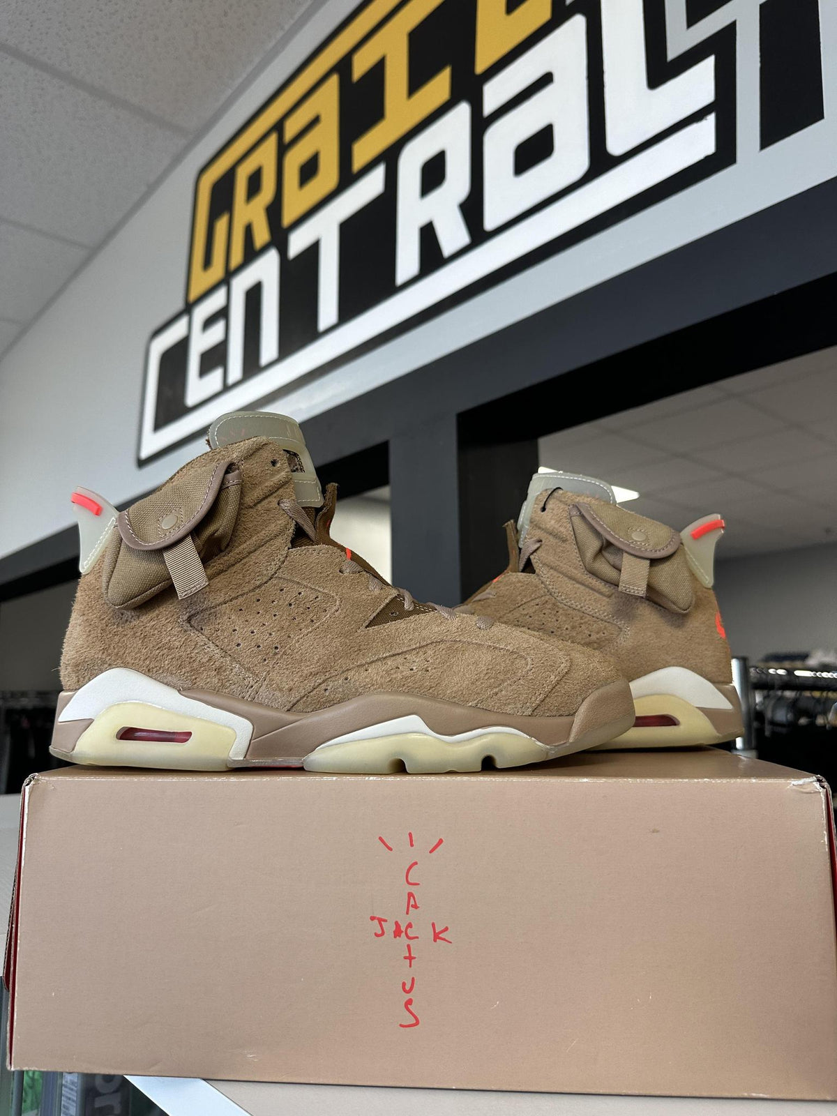 Jordan 6 x Travis Scott "British Khaki" Size 10 Used