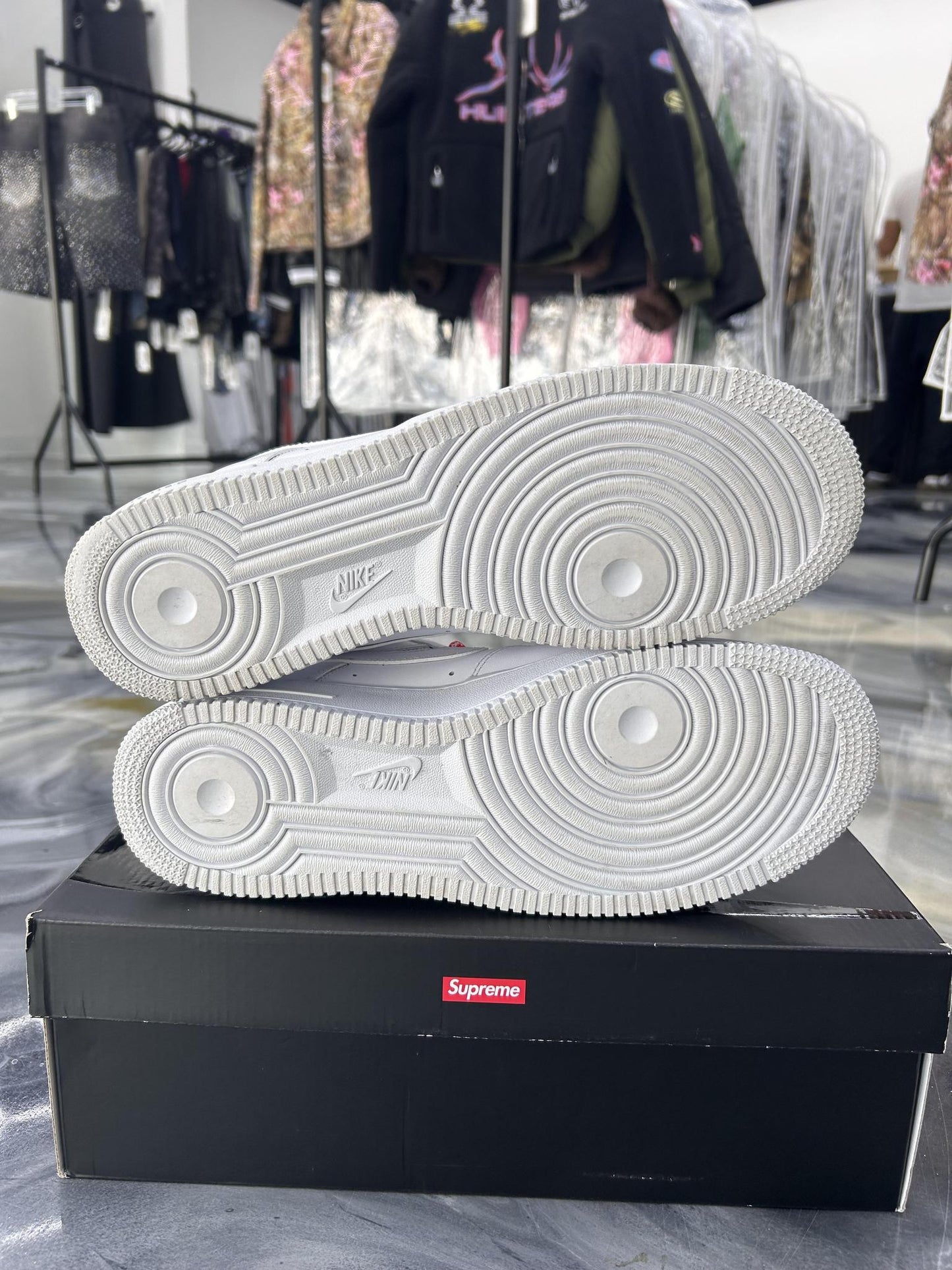 Nike Supreme Air Force 1 "White" Used Size 11.5