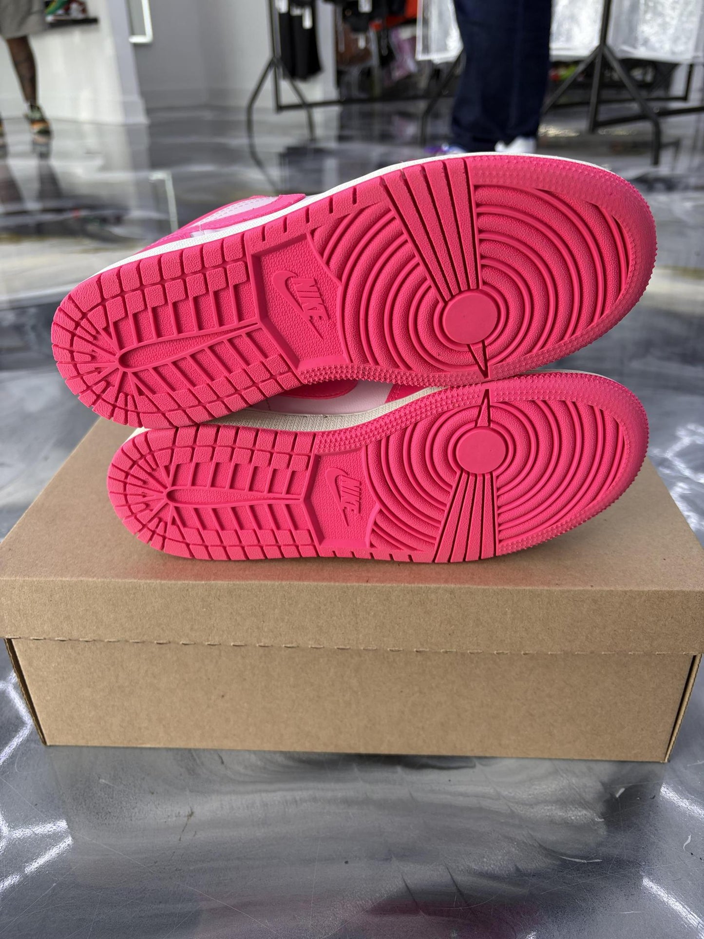 Jordan 1 Low "Valentine's Day" Used Size 4Y/5.5W