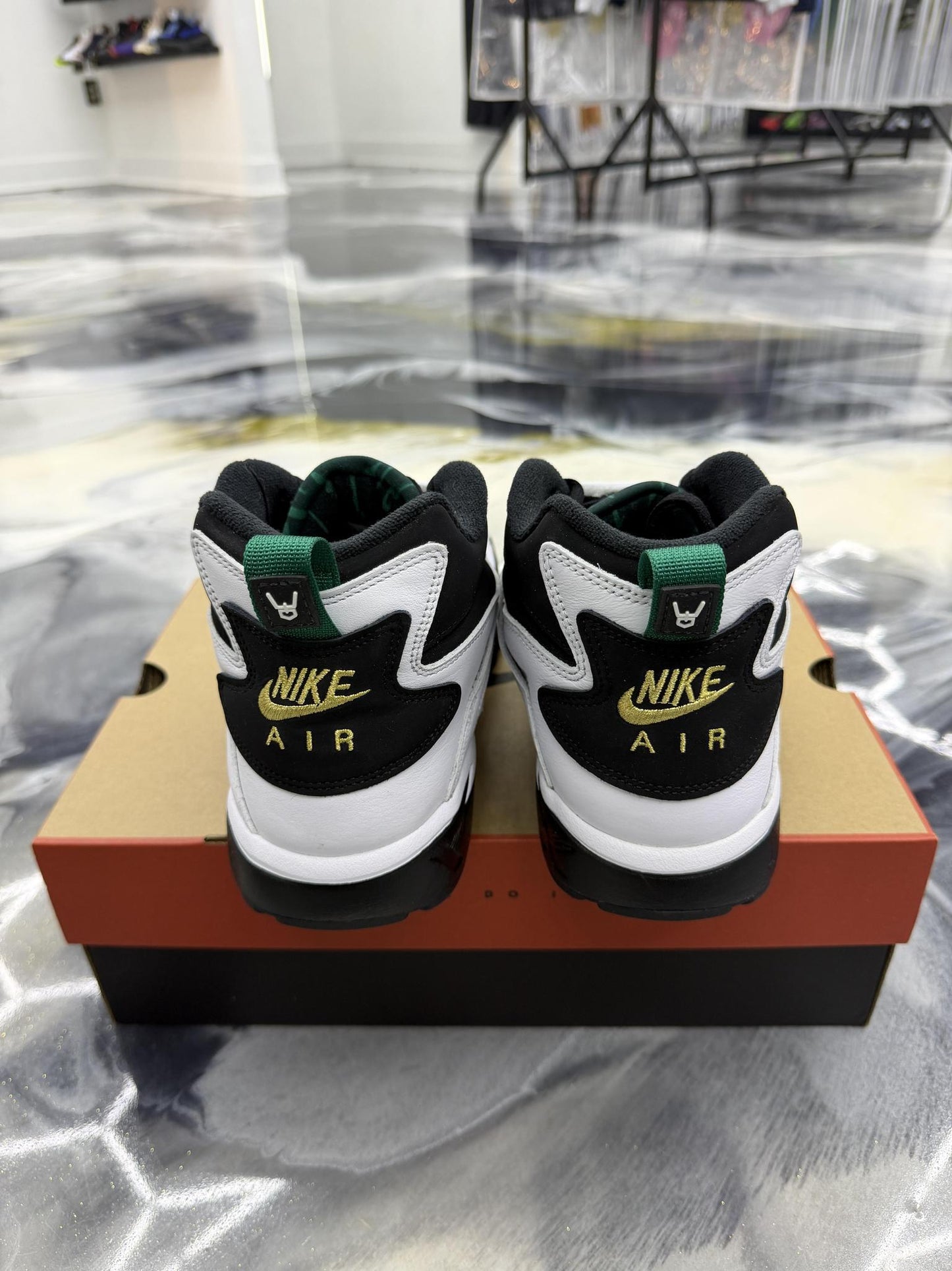 Nike Air Diamond Turf "Emerald" Used Size 11.5