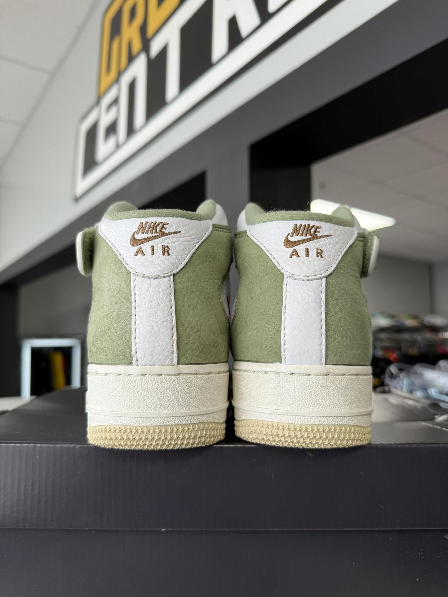 Air Force 1 Low "Jewel Green" Used Size 7.5