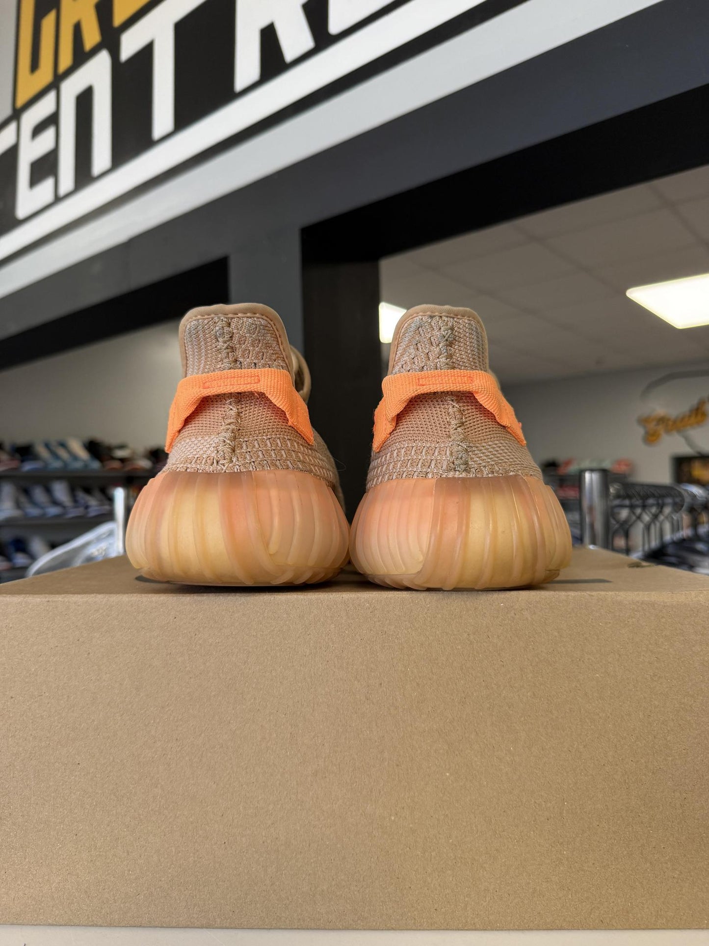 Yeey 350 V2 "Clay" Used Size 10.5