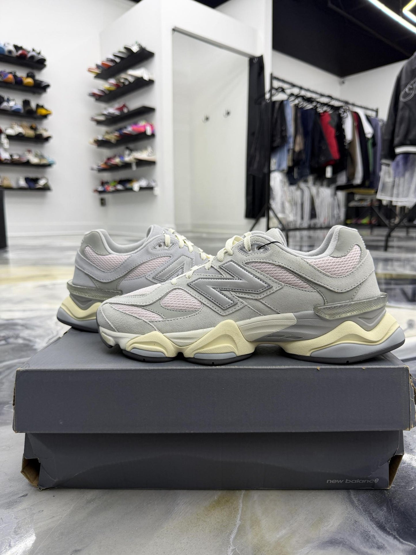 New Balance 9060 "Grey Pink" Used Size 8.5