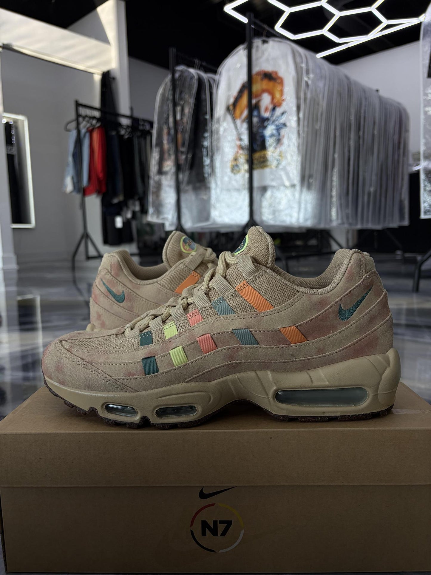 Nike Air Max 95 "N7 Fossil Rose" Used Size 9.5