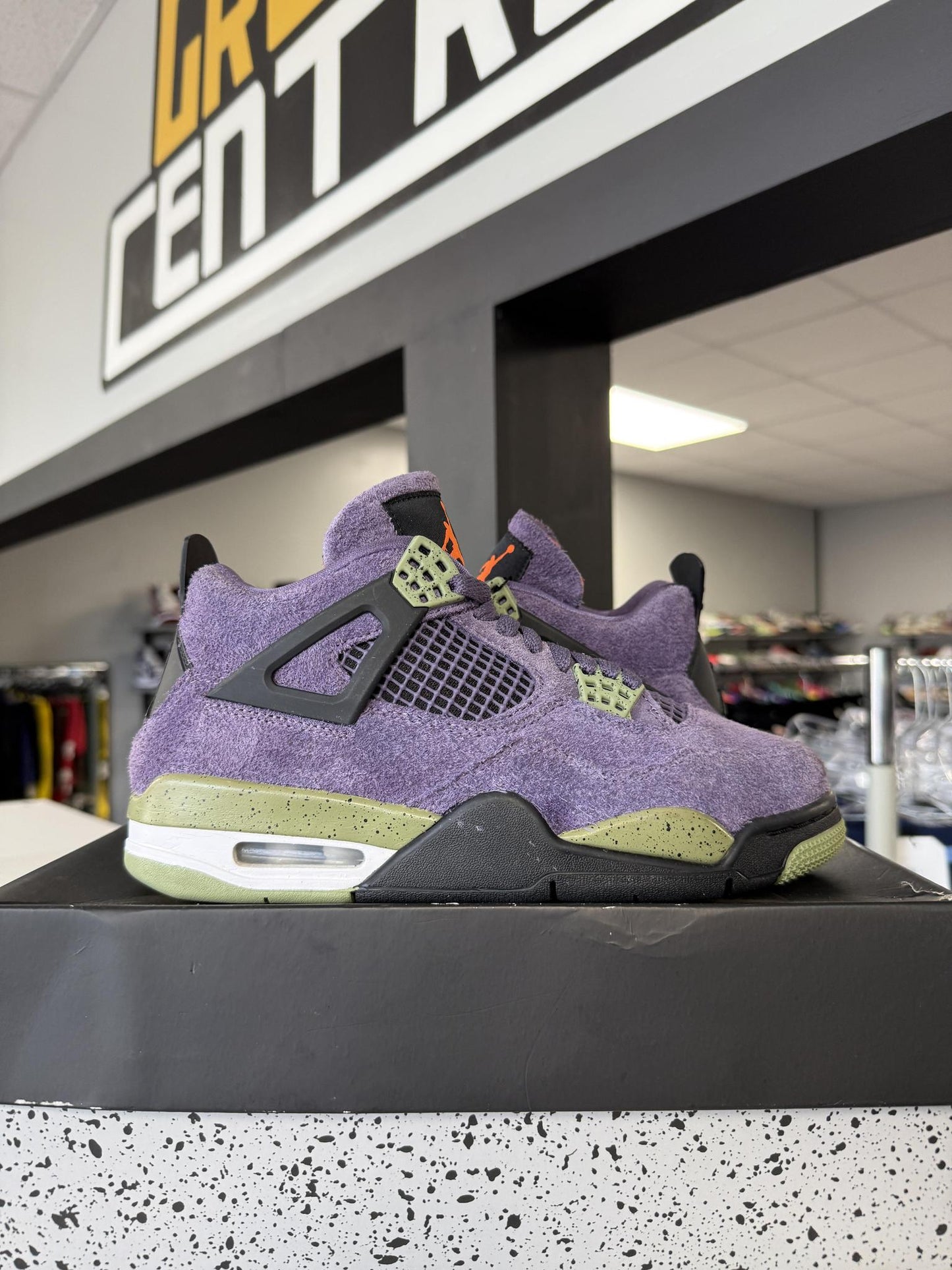 Jordan 4 "Canyon Purple" Used Size 6Y/7.5W
