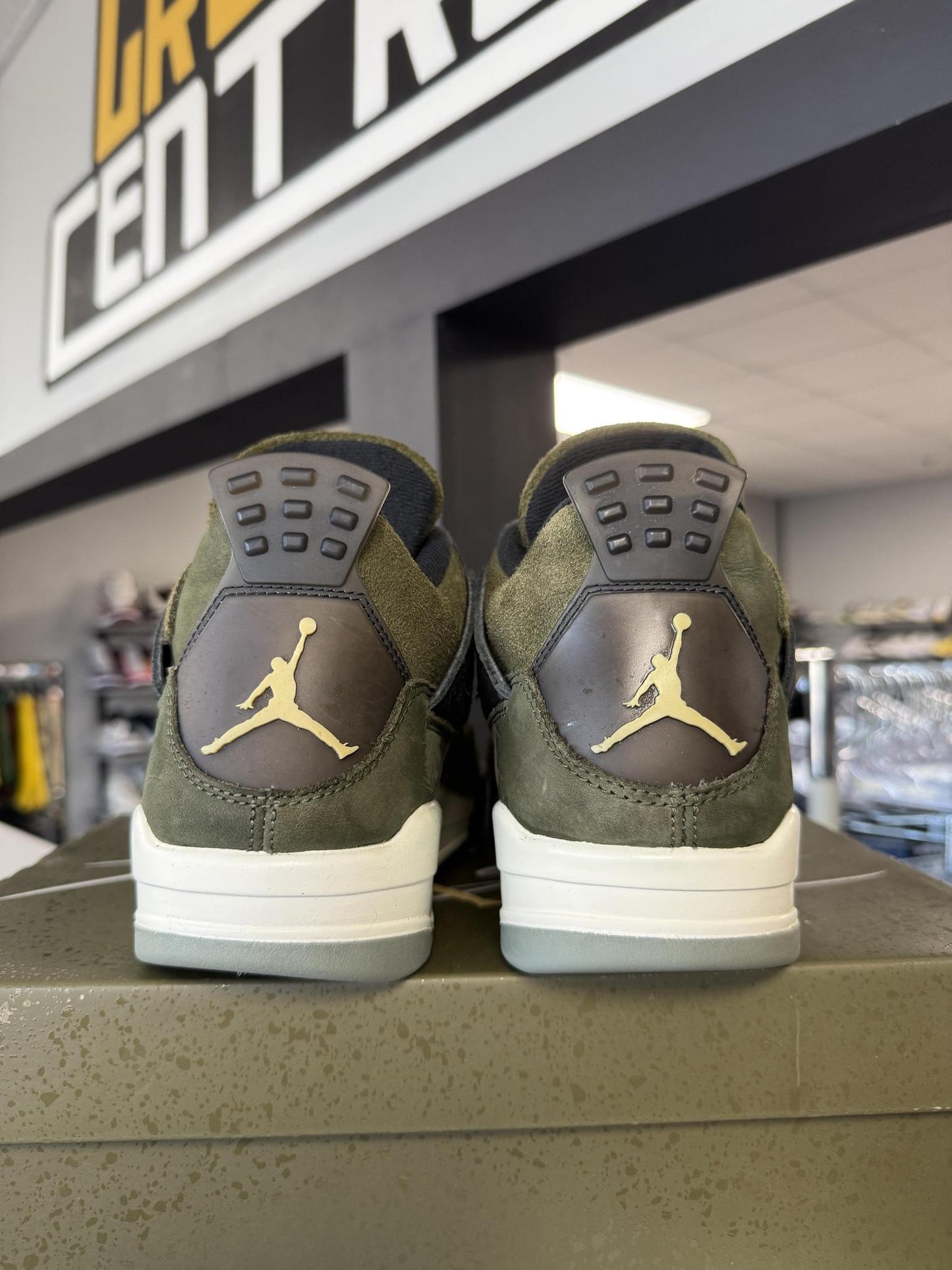 Jordan 4 "Craft Olive" Used Size 10.5