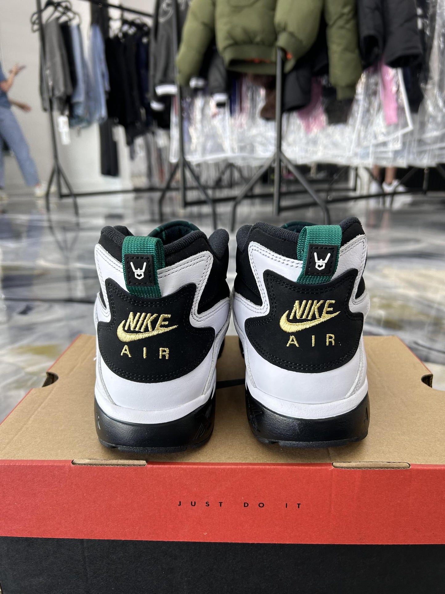 Nike Air Diamond Turf "Emerald" Used Size 10.5