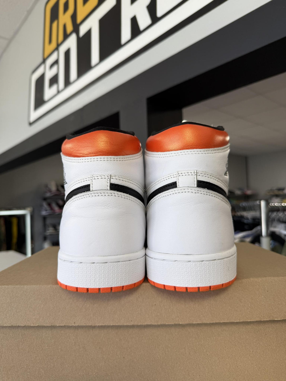 Jordan 1 "Electro Orange" Used Size 13
