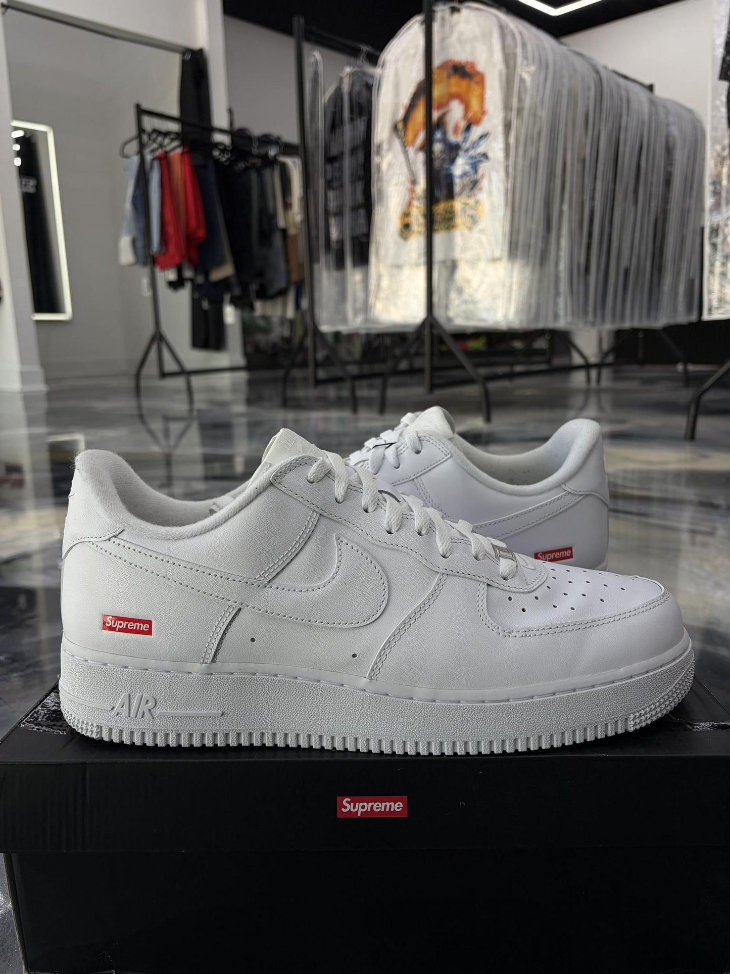Nike Air Force One Low Supreme "White" Used Size 13