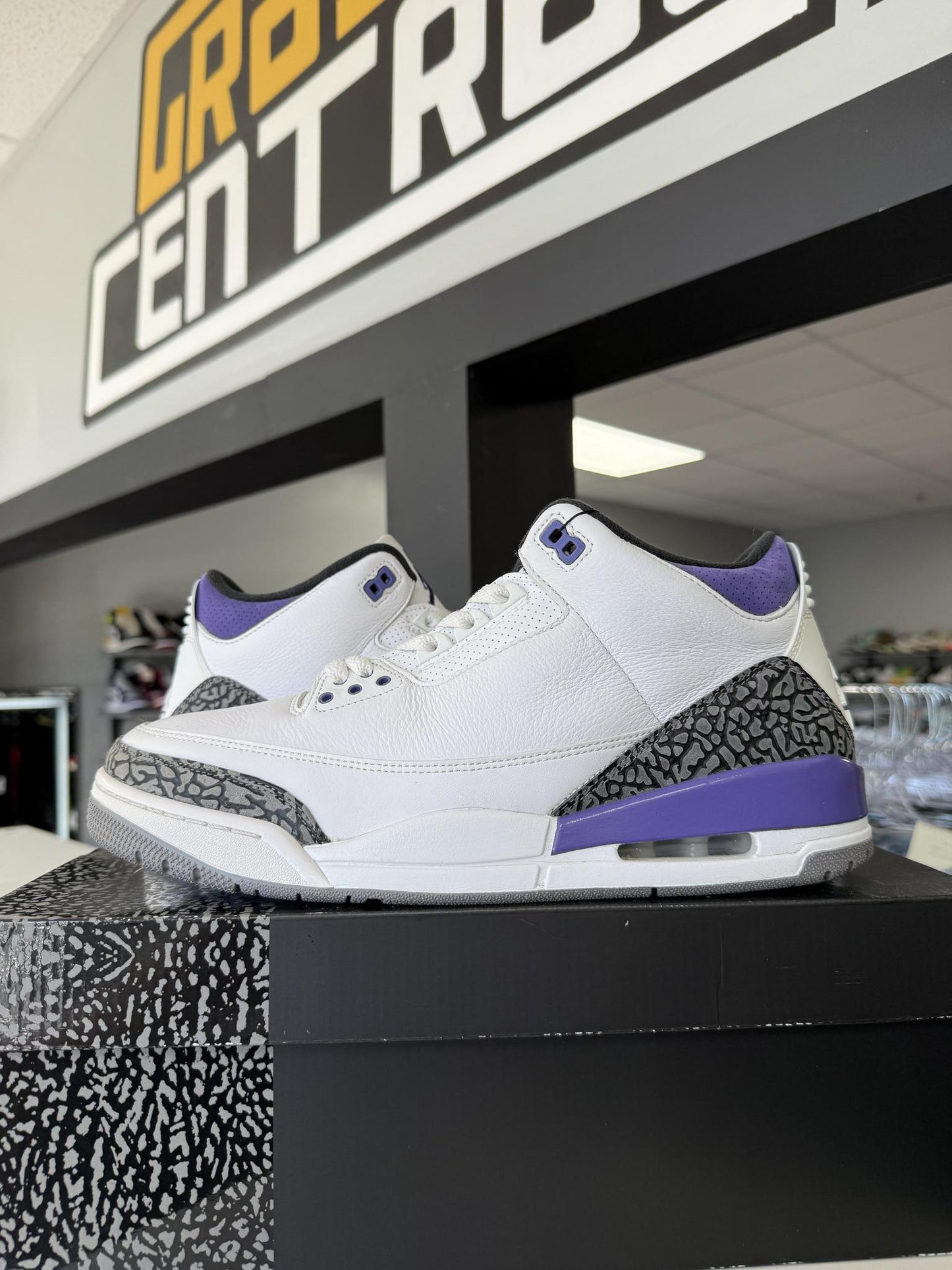 Jordan 3 "Dark Iris" Used Size 12