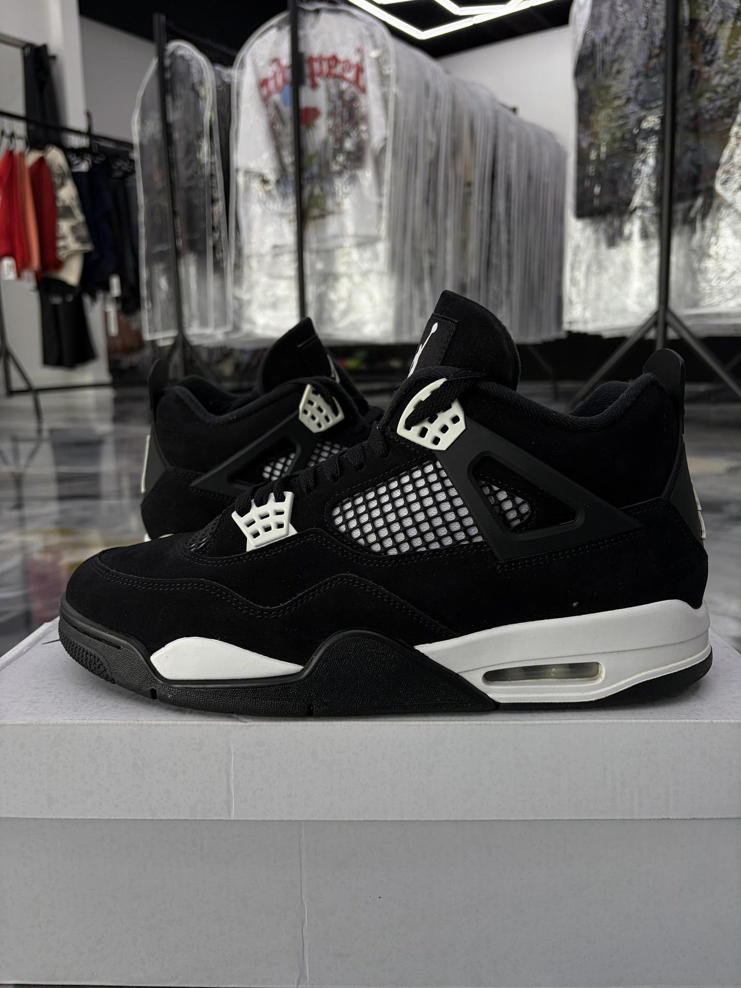 Jordan 4 "White Thunder" Used Size 11.5