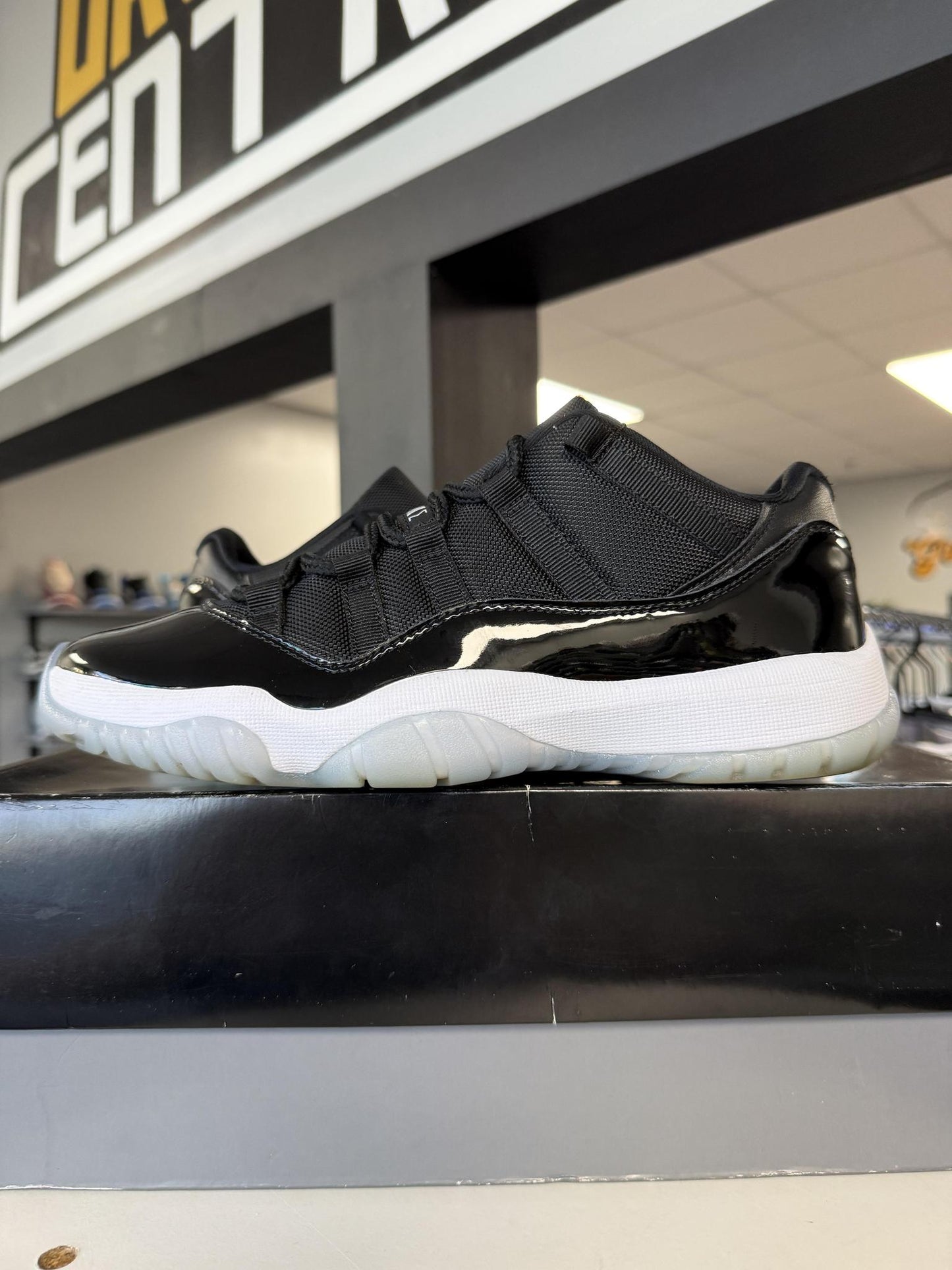 Jordan 11 Low "Space Jam" Used Size 8