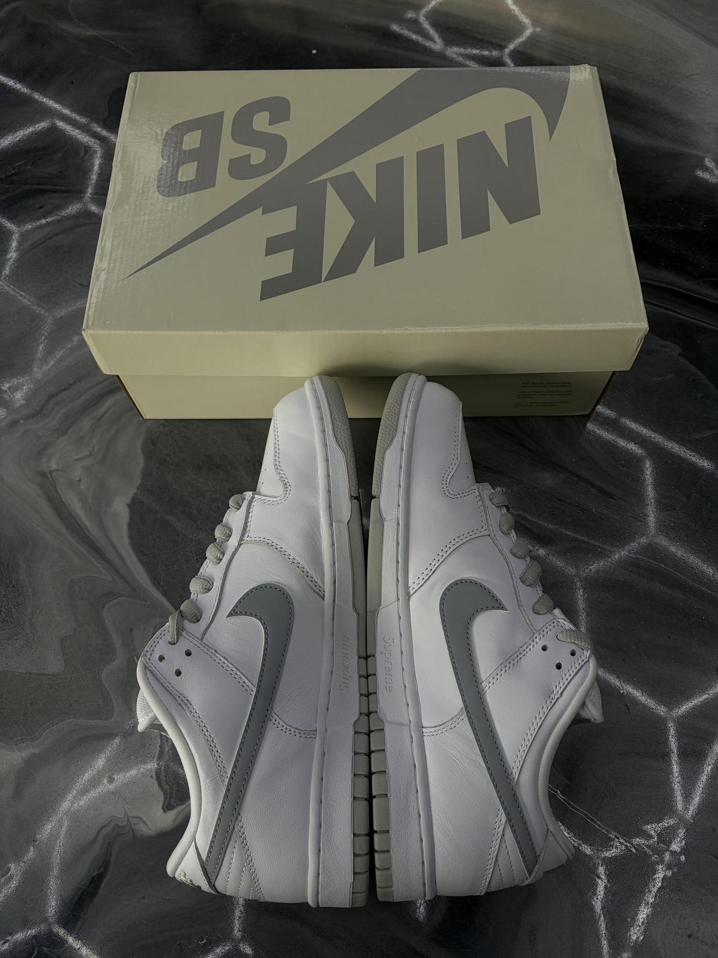 Nike SB Dunk Low X Supreme "White Grey" Used Size 10.5
