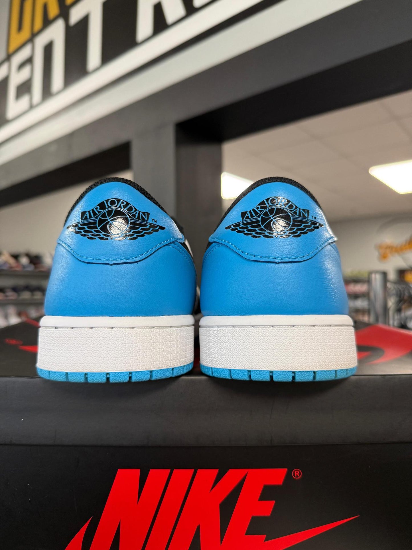 Jordan 1 Low Powder Blue Used Size 12