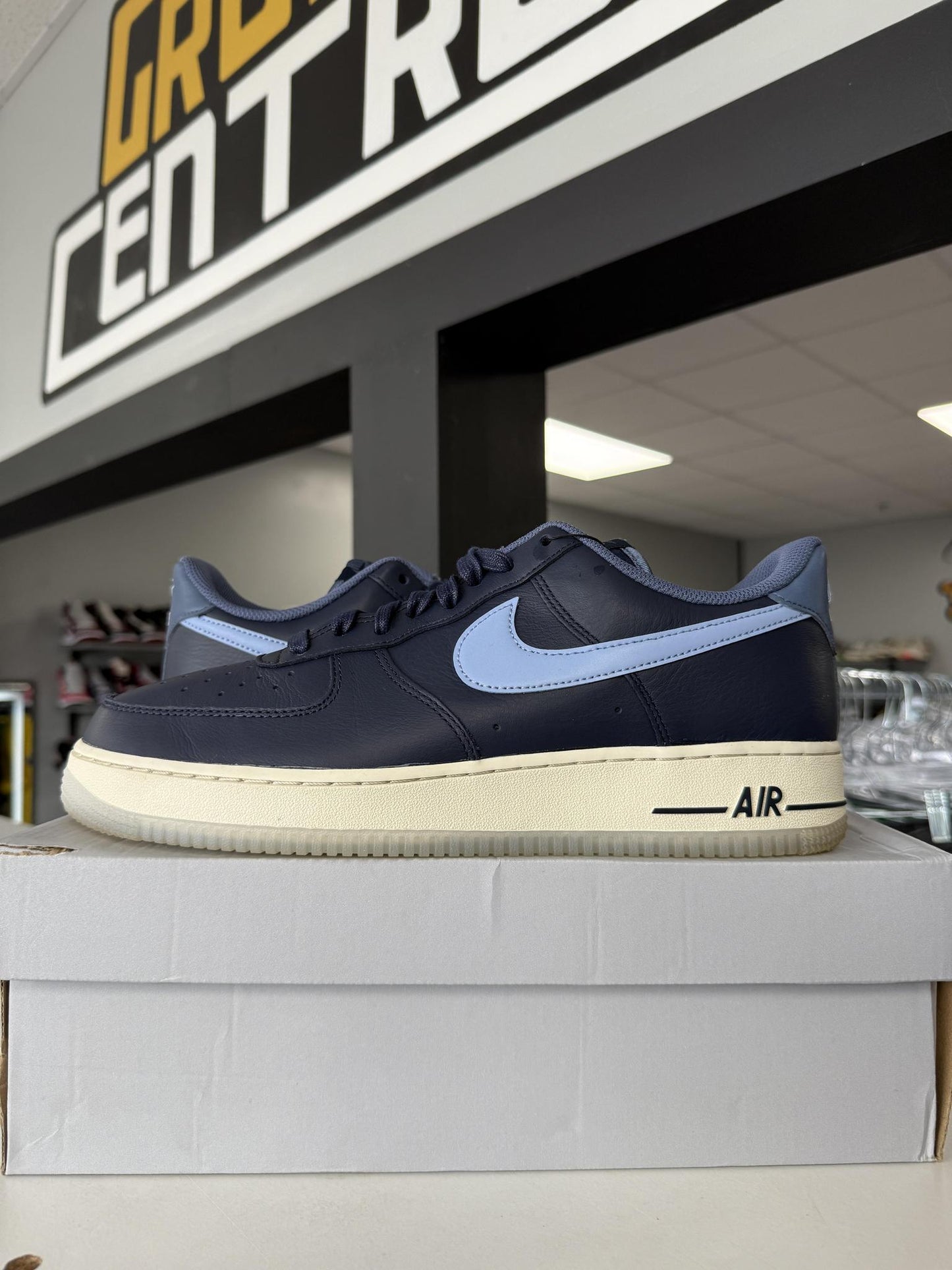 Nike Air Force One Low "Obsidian Aluminum" Used Size 11.5