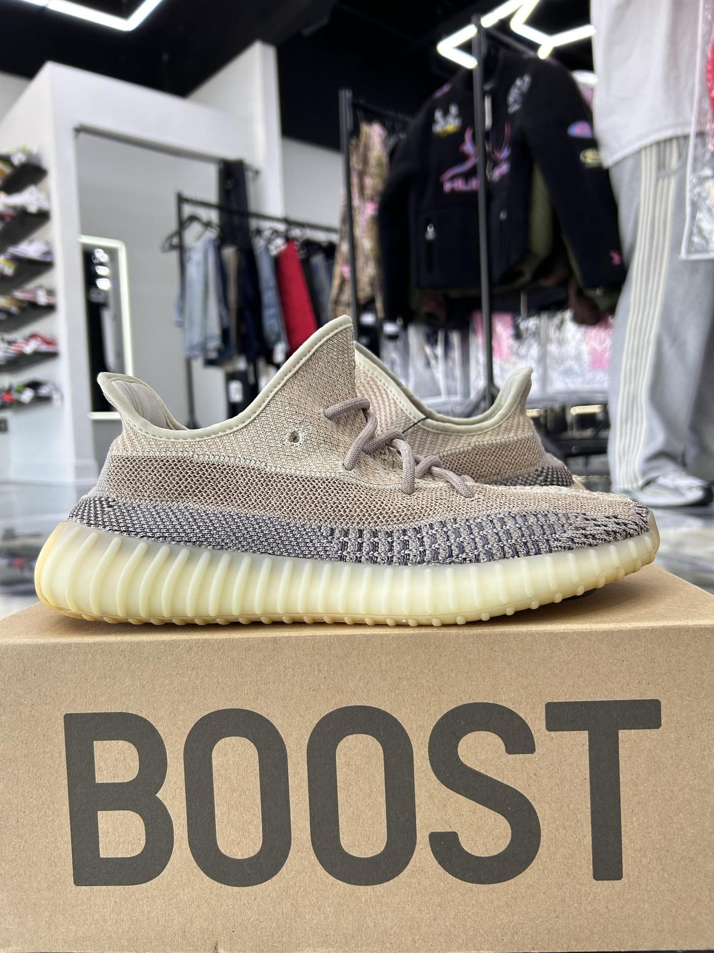 Adidas Yeezy 350 "Ash Pearl" Used Size 10