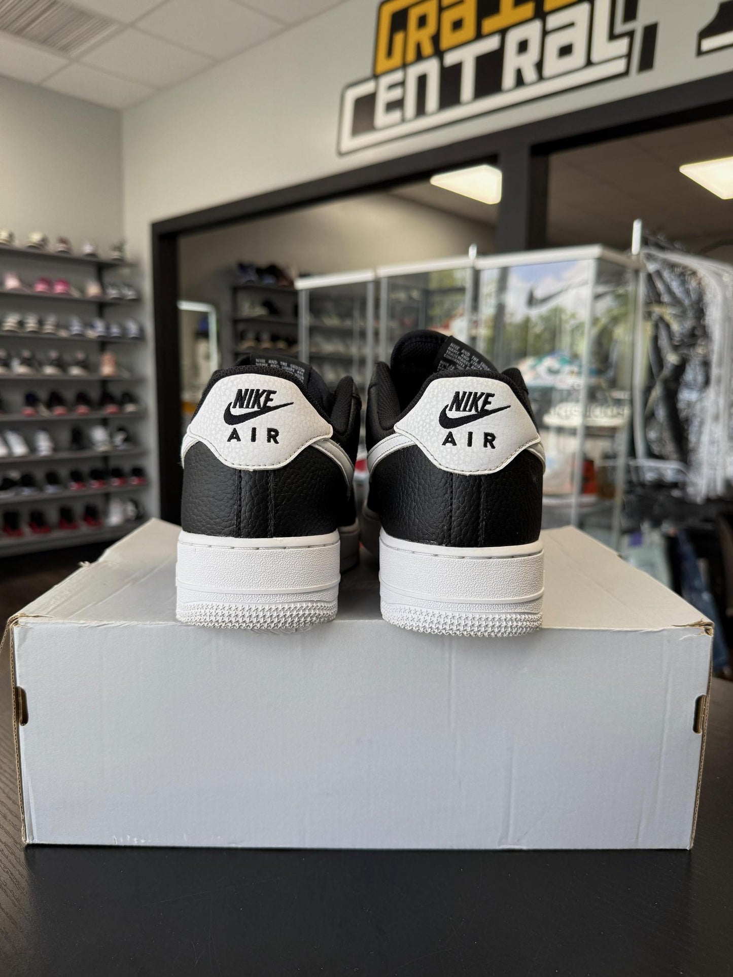 Air Force 1 Low Black White Used Size 10.5