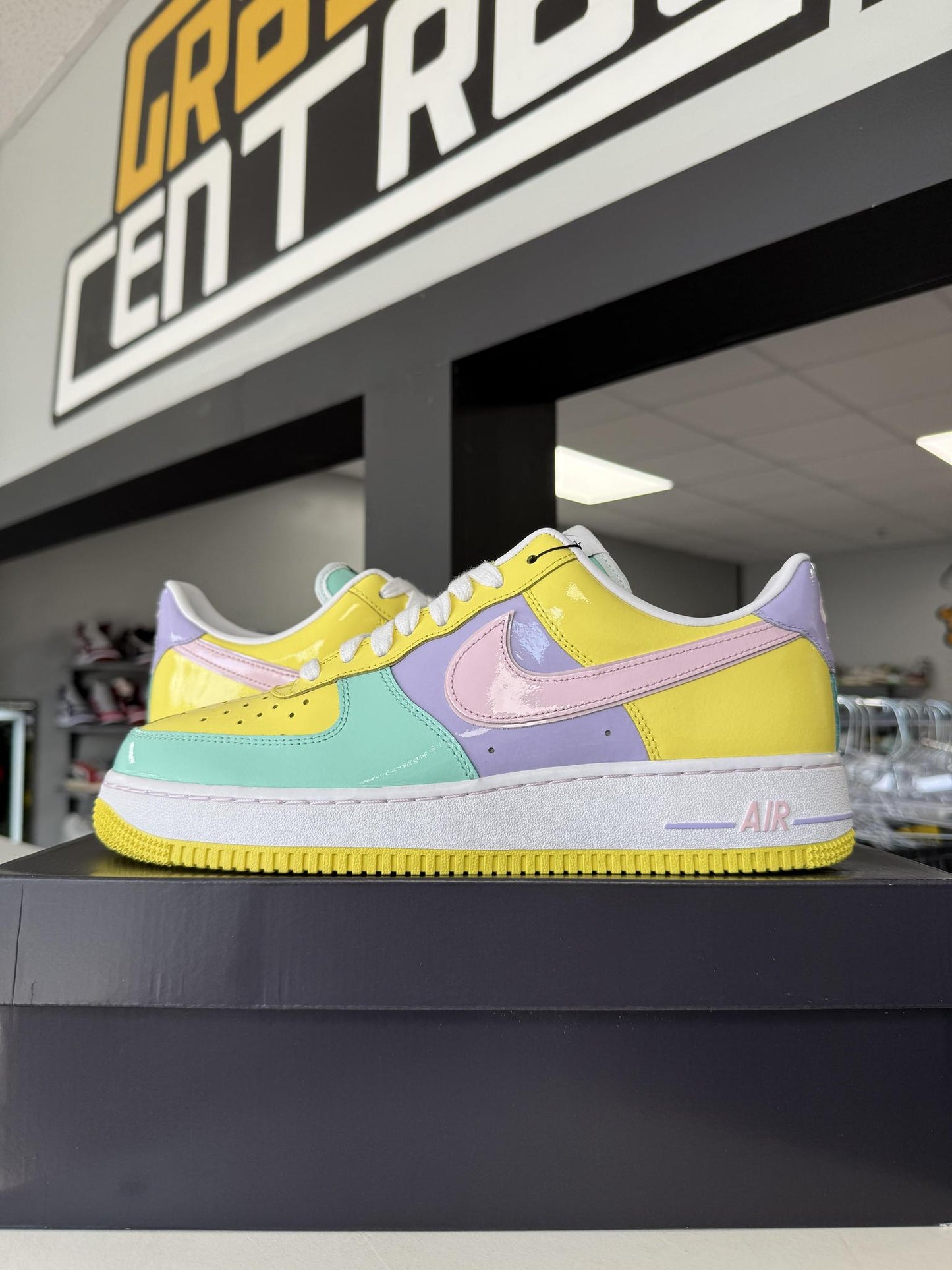 Nike Air Force One Low "Easter" Used Size 10