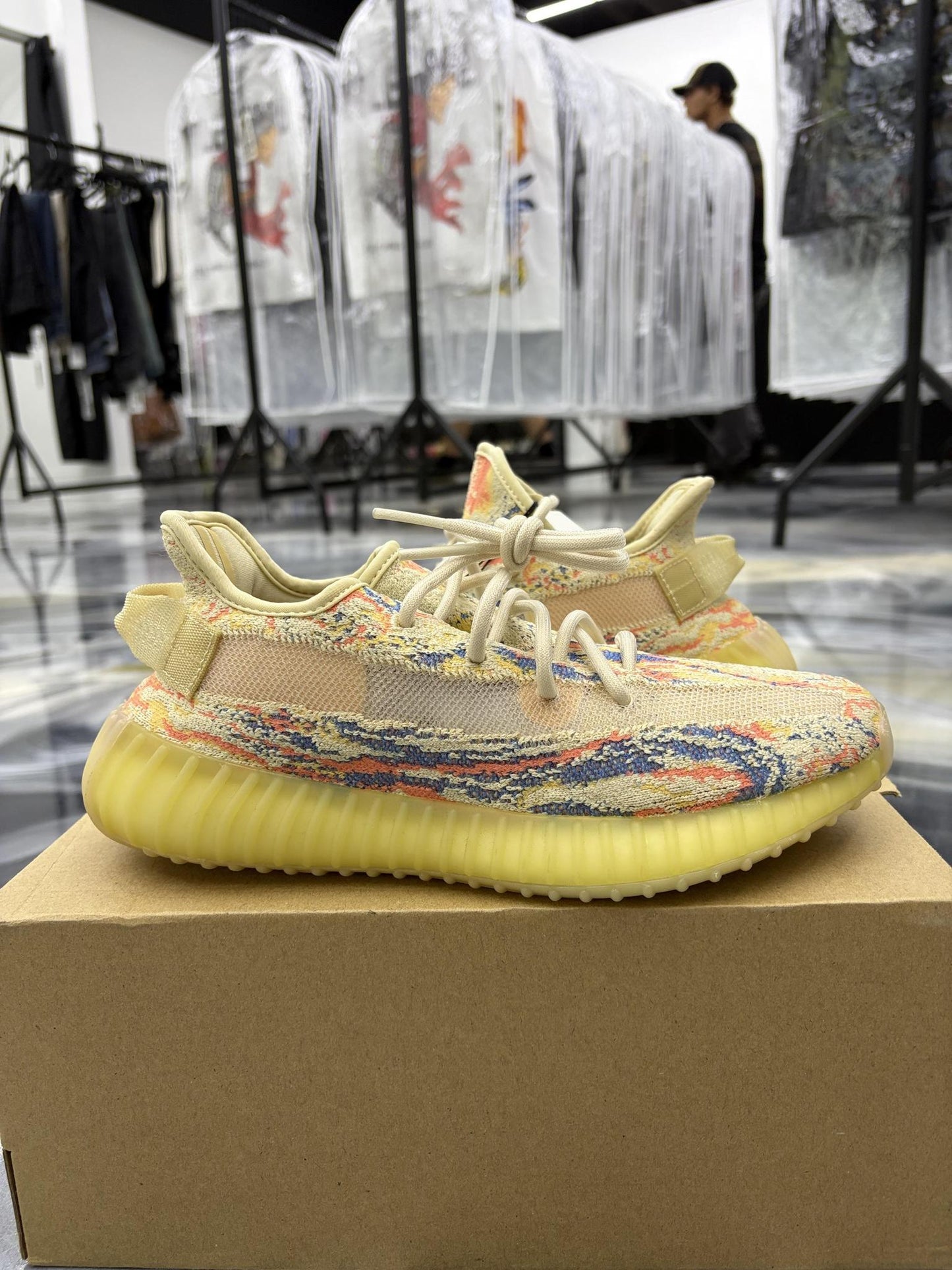 Yeezy 350 V2 "Mx Oat" Used Size 6Y/7.5W