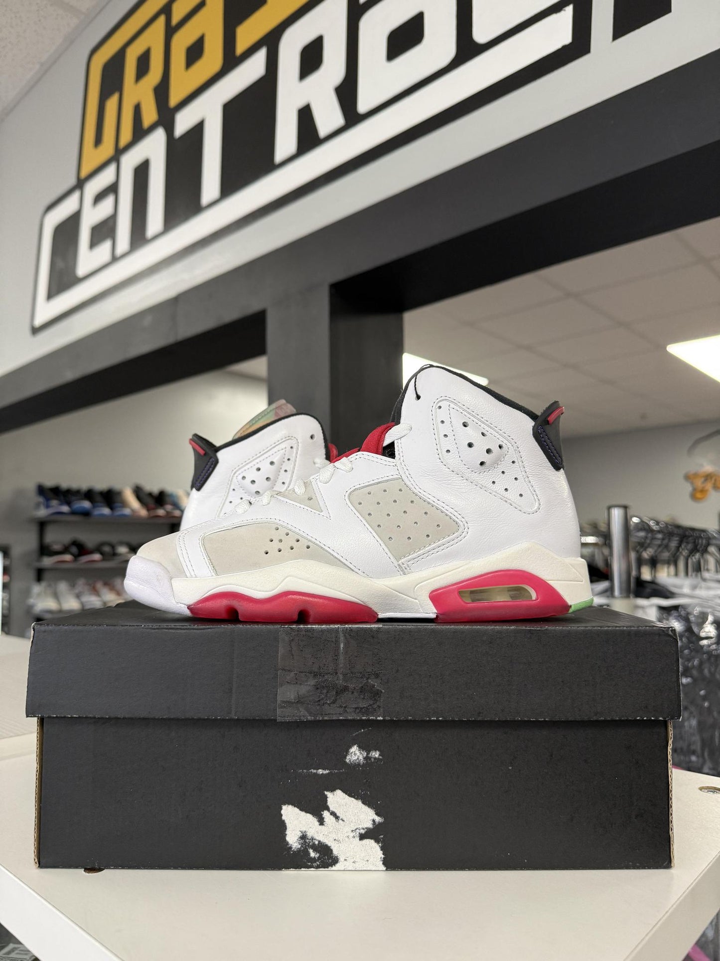 Jordan 6 "Hare" Used Size 4.5Y/6W