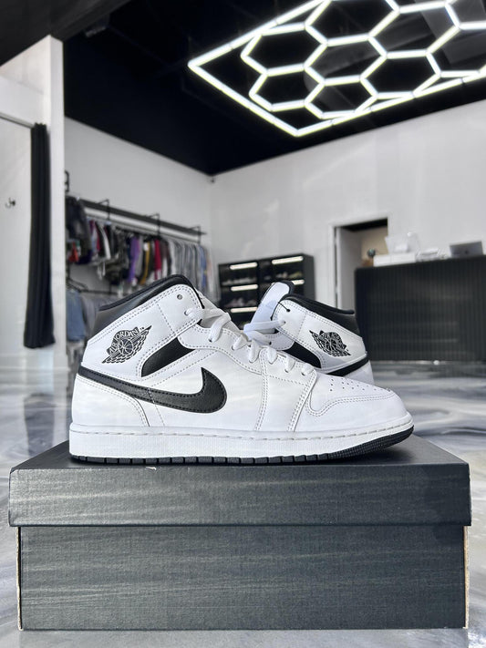 Jordan 1 Mid "Black White" Used Size 9.5