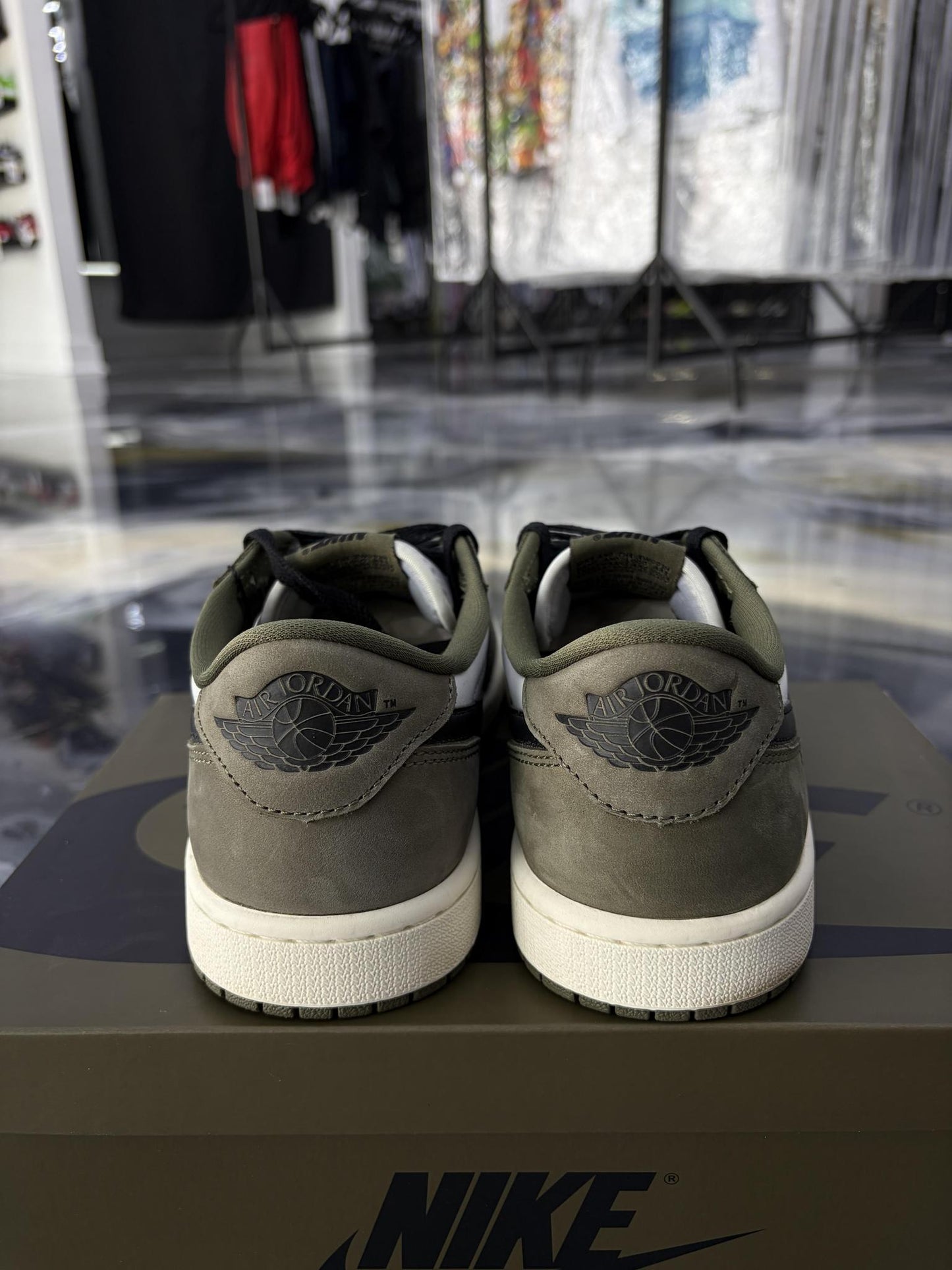 Jordan 1 Low "Medium Olive" Used Size 7.5