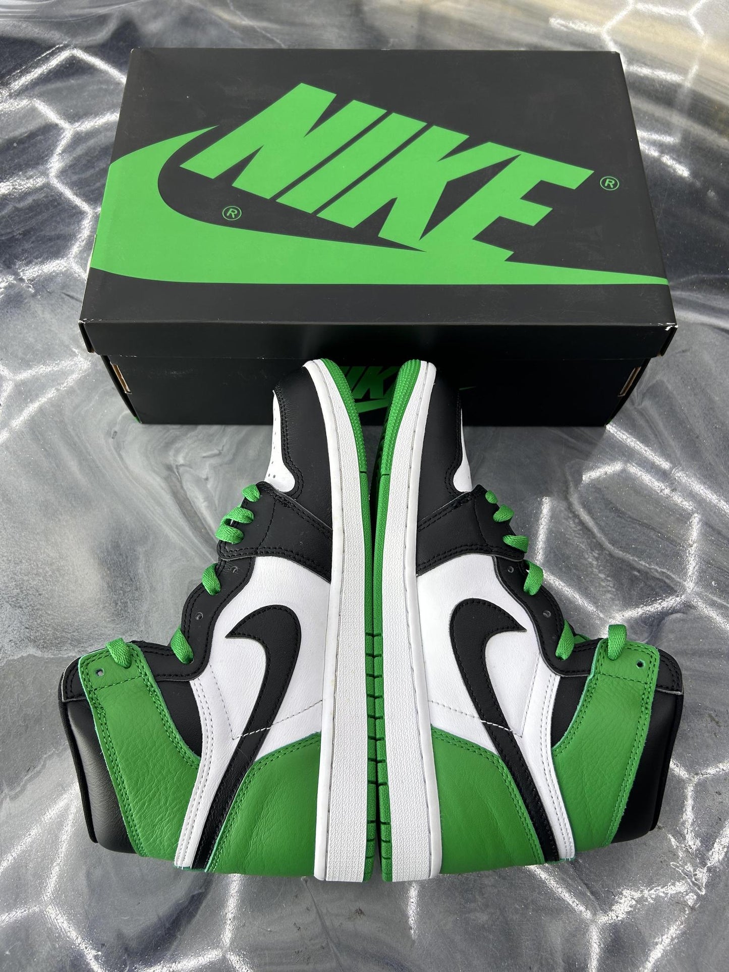 Jordan 1 "Lucky Green" Used Size 9