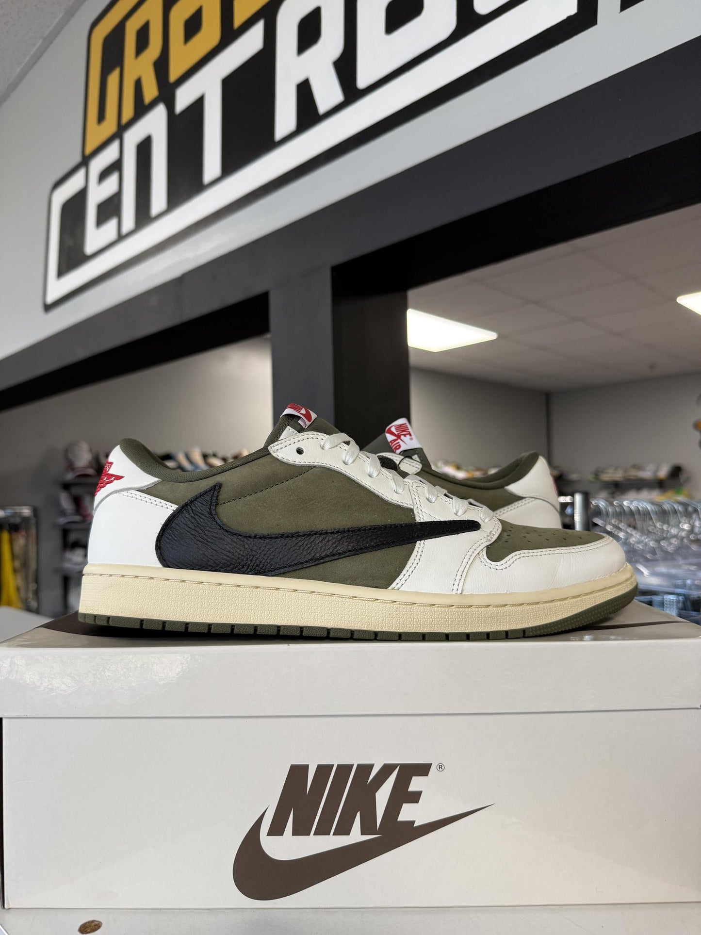 Jordan 1 Low Travis Scott "Medium Olive" Used Size 13