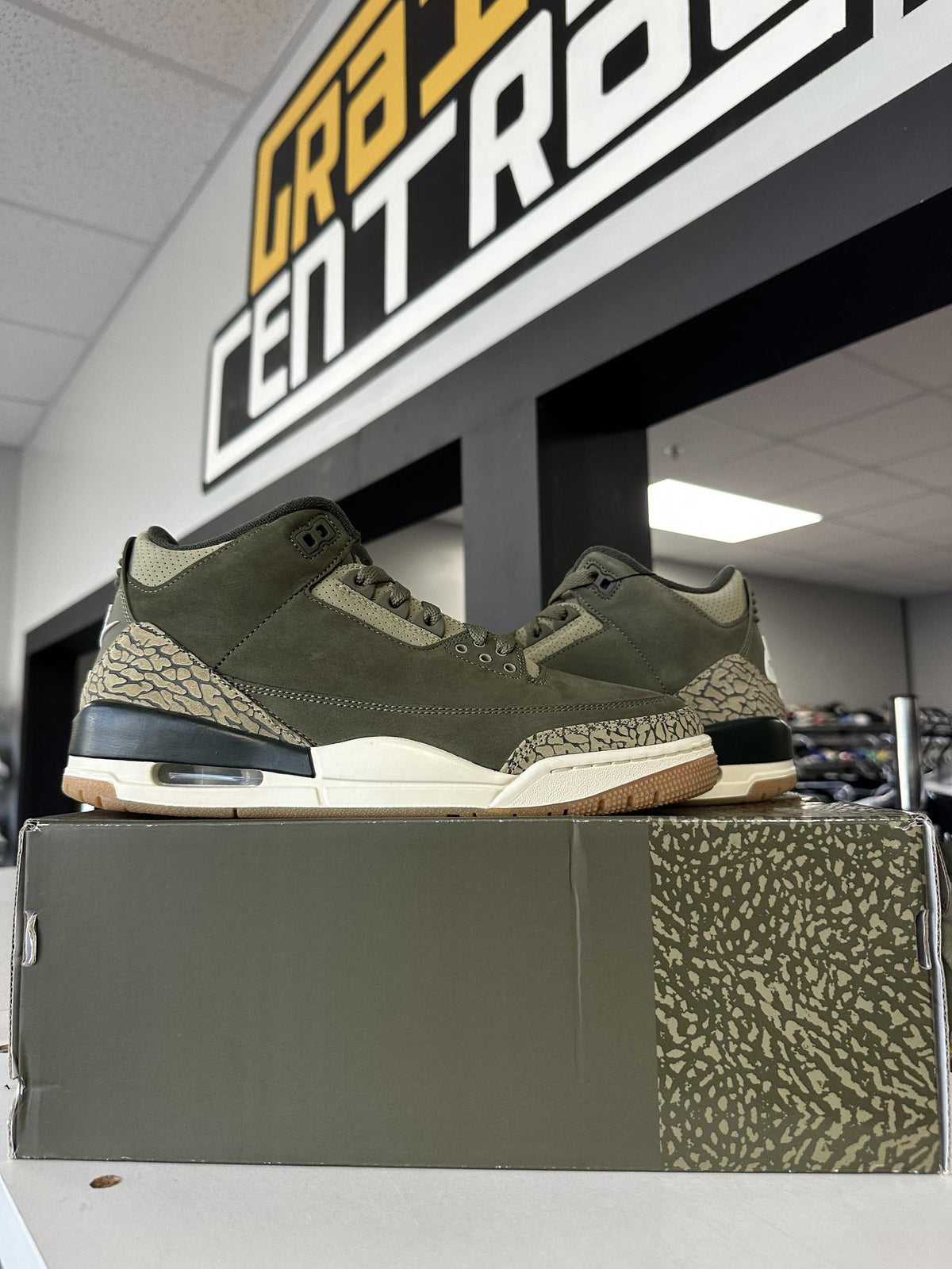 Jordan 3 "Family Affair" Used Size 9