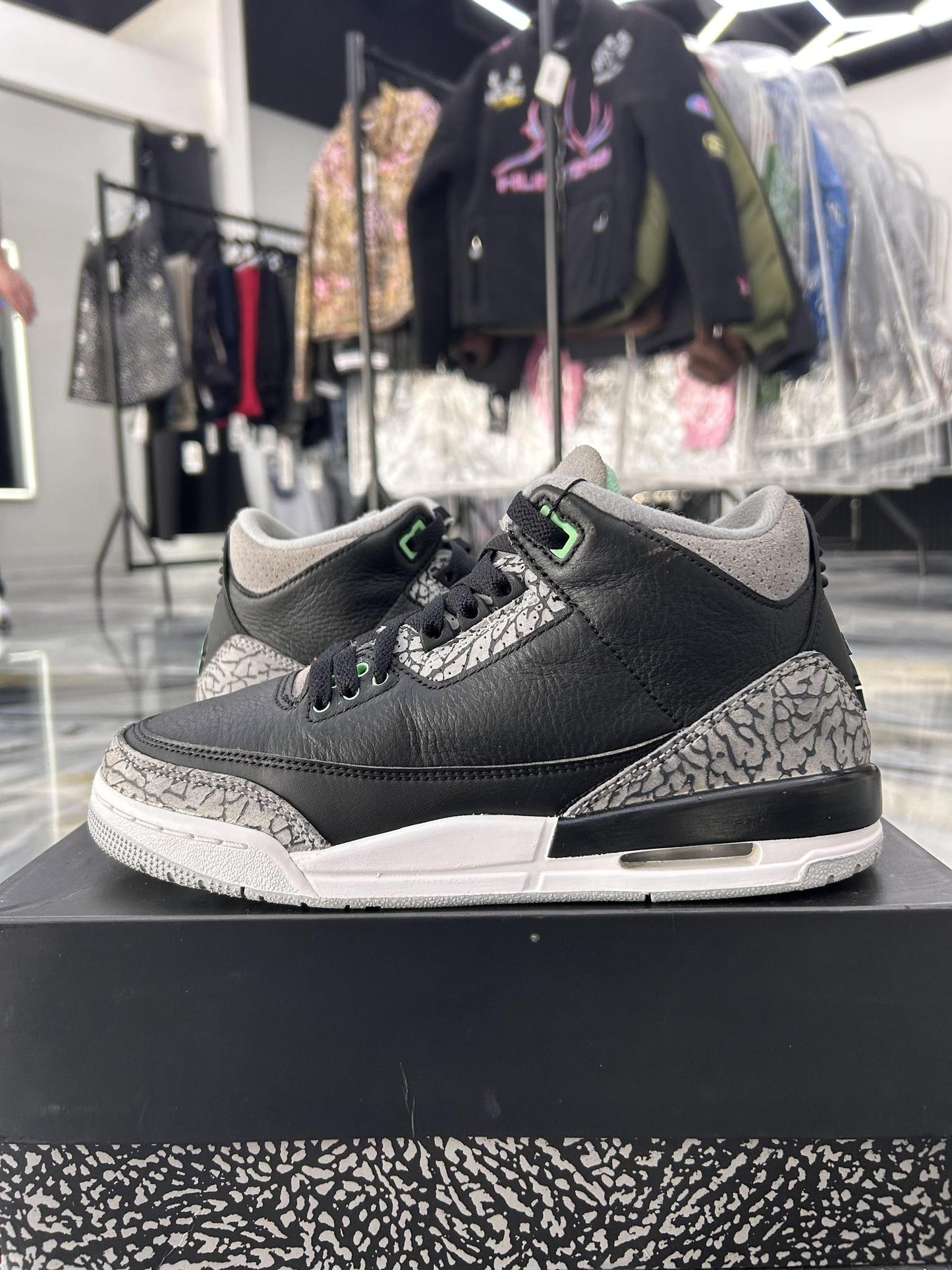Jordan 3 "Green Glow" Used Size 7Y/8.5W