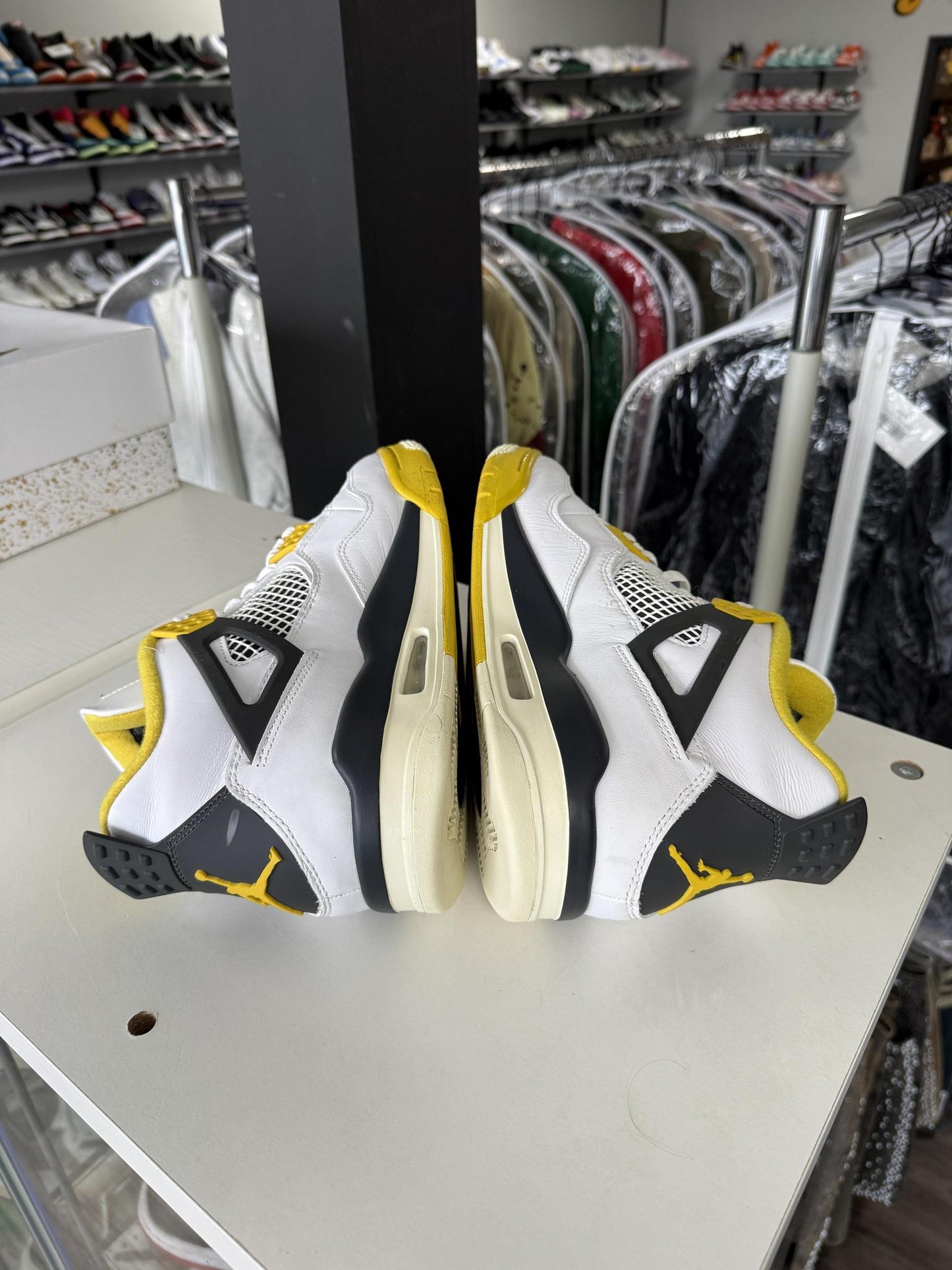 Jordan 4 "Vivid Sulfur" Used Size 10.5